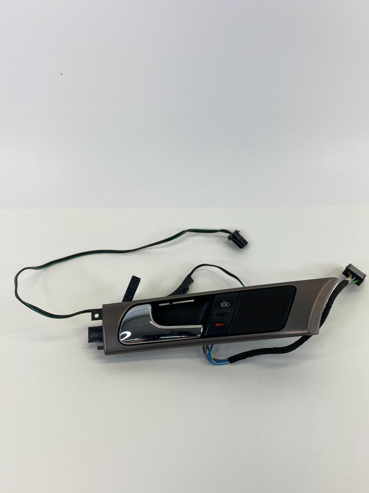 98-01 Audi A6 Quattro Front Left Side Interior Door Handle W/ Tweeter 4B0035399