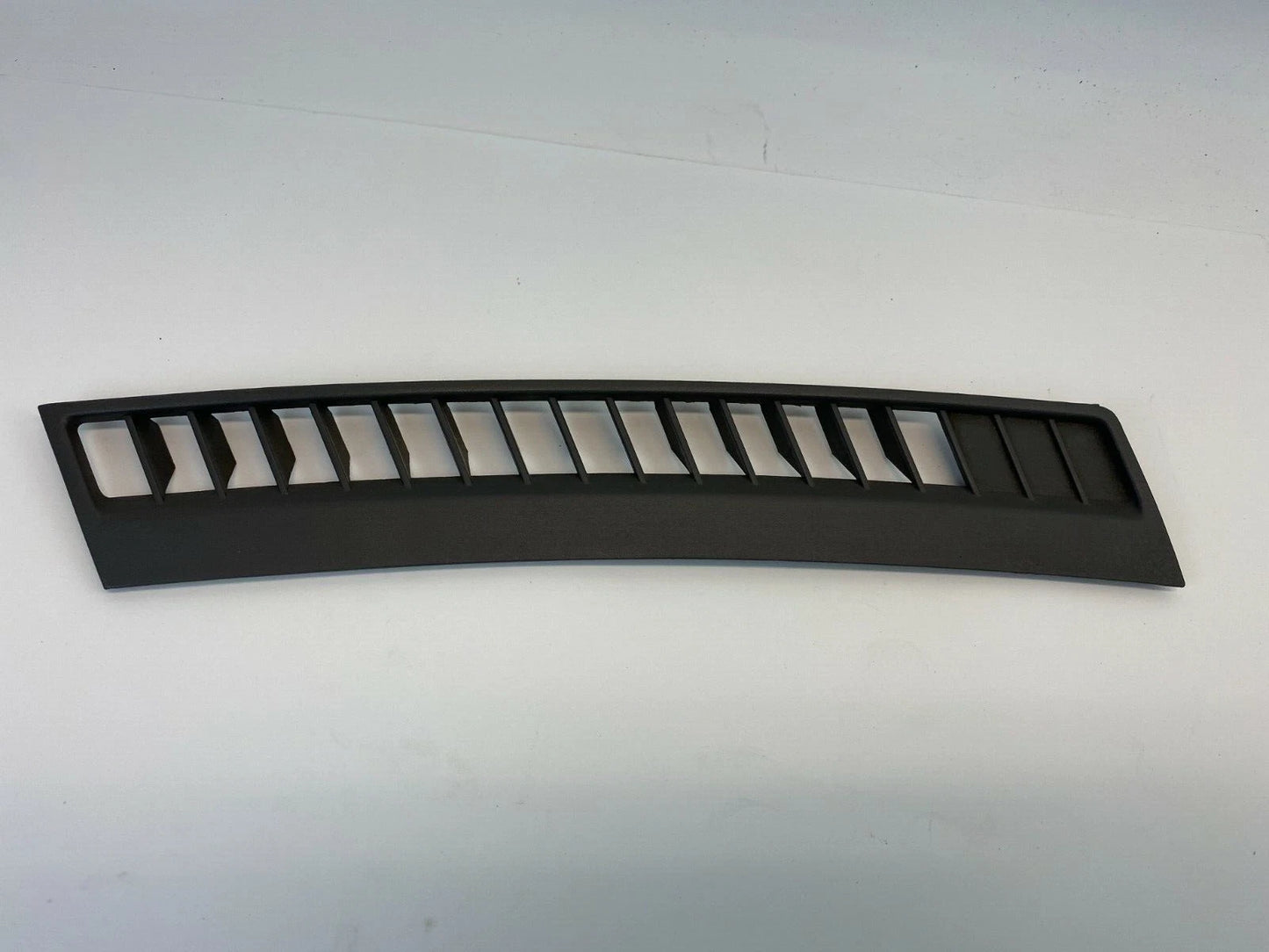 2005-2007 JEEP GRAND CHEROKEE UPPER RIGHT DASH DEFROST GARNISH VENT COVER TRIM