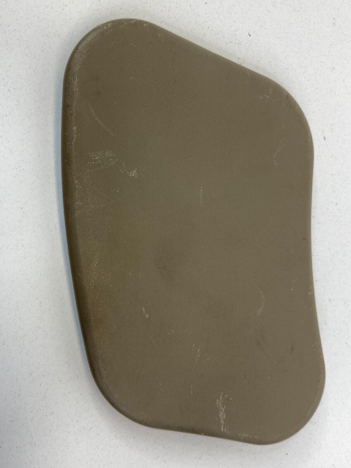 2000-2004 Subaru Outback Rear Right Access Tailgate Lamp Cap Cover 94067AE140