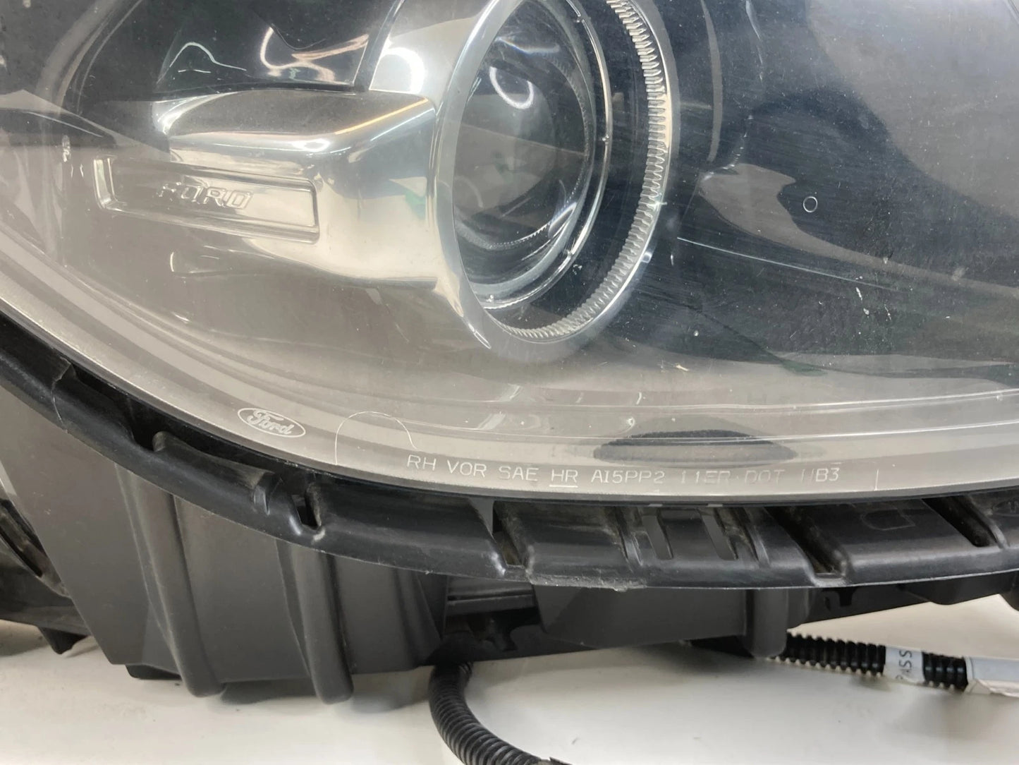 2013-2015 EXPLORER INTERCEPTOR UTILITY RIGHT SIDE HEADLIGHT HEADLAMP HALOGEN OEM