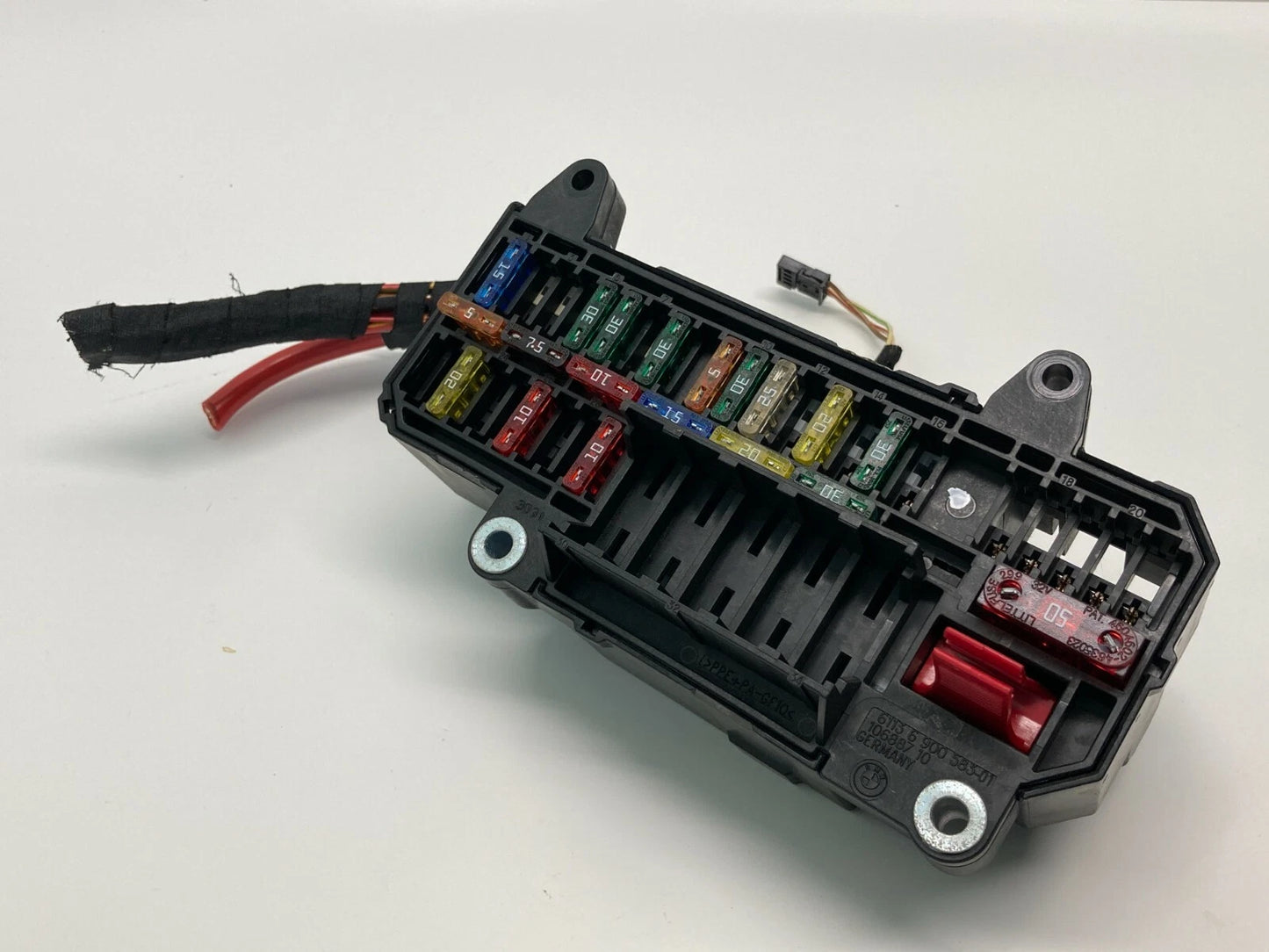 2002-2005 BMW 745I TRUNK RIGHT FUSE RELAY POWER DISTRIBUTION BOX 61136900583 OEM