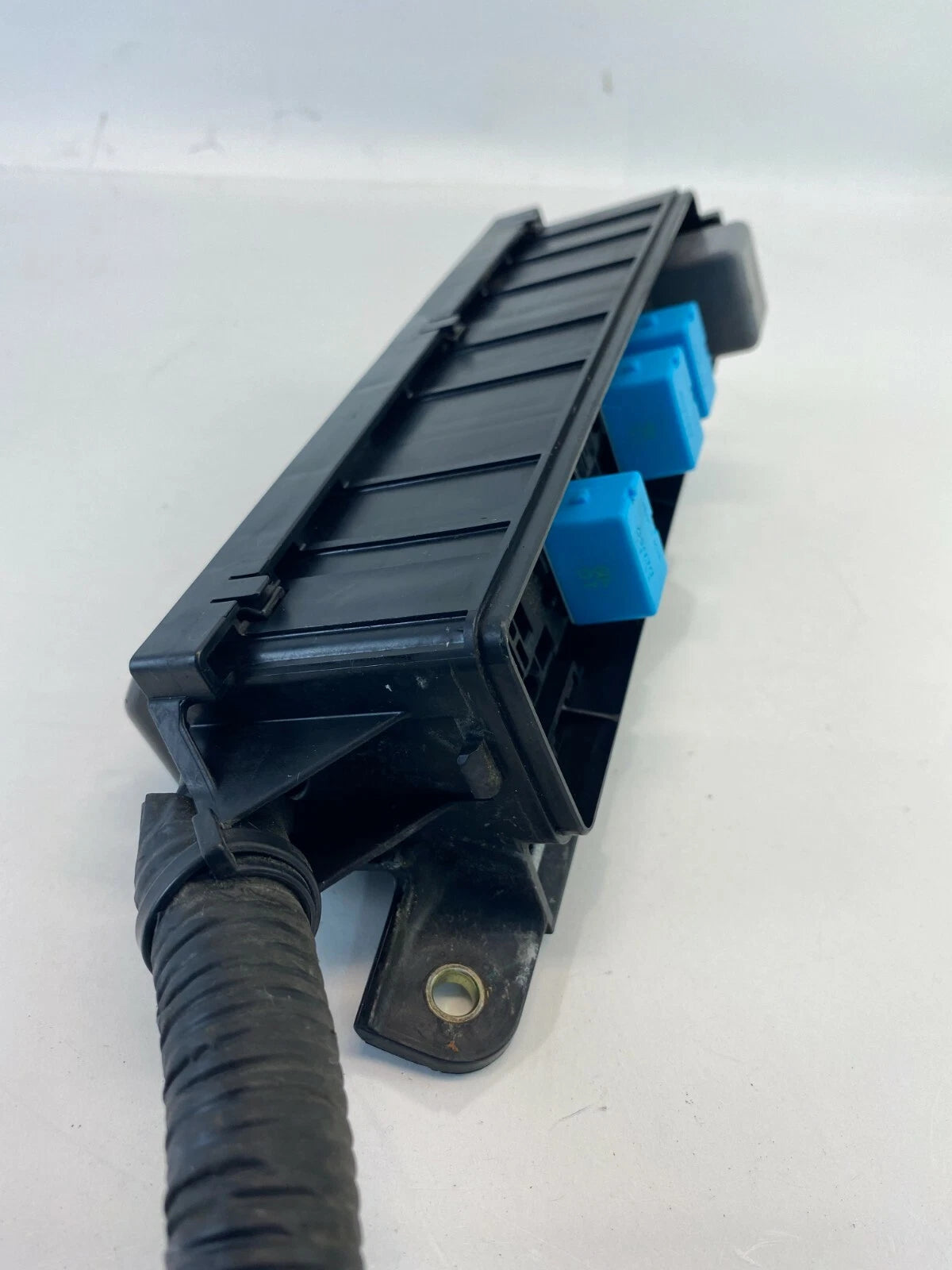 2004-2009 TOYOTA PRIUS 1.5L A/T UNDERHOOD SMALL FUSE RELAY BOX 7107-XA1 OEM