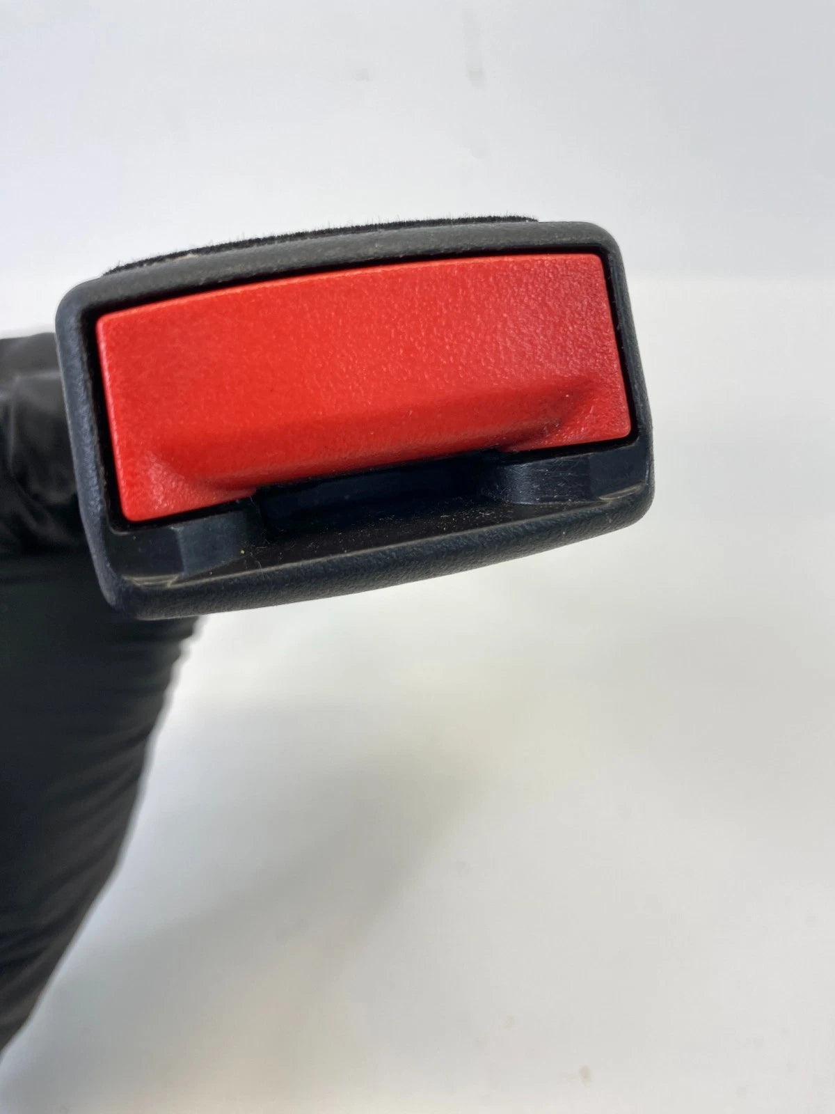 2013-2019 CADILLAC ATS FRONT RIGHT PASSENGER SIDE SEAT BELT BUCKLE END ASSY OEM