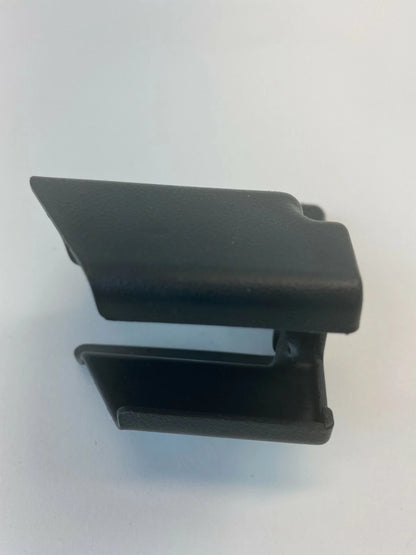 04-06 KIA AMANTI FRONT RIGHT PASSENGER SEAT RAIL TRACK END COVER 88568-3F002 OEM