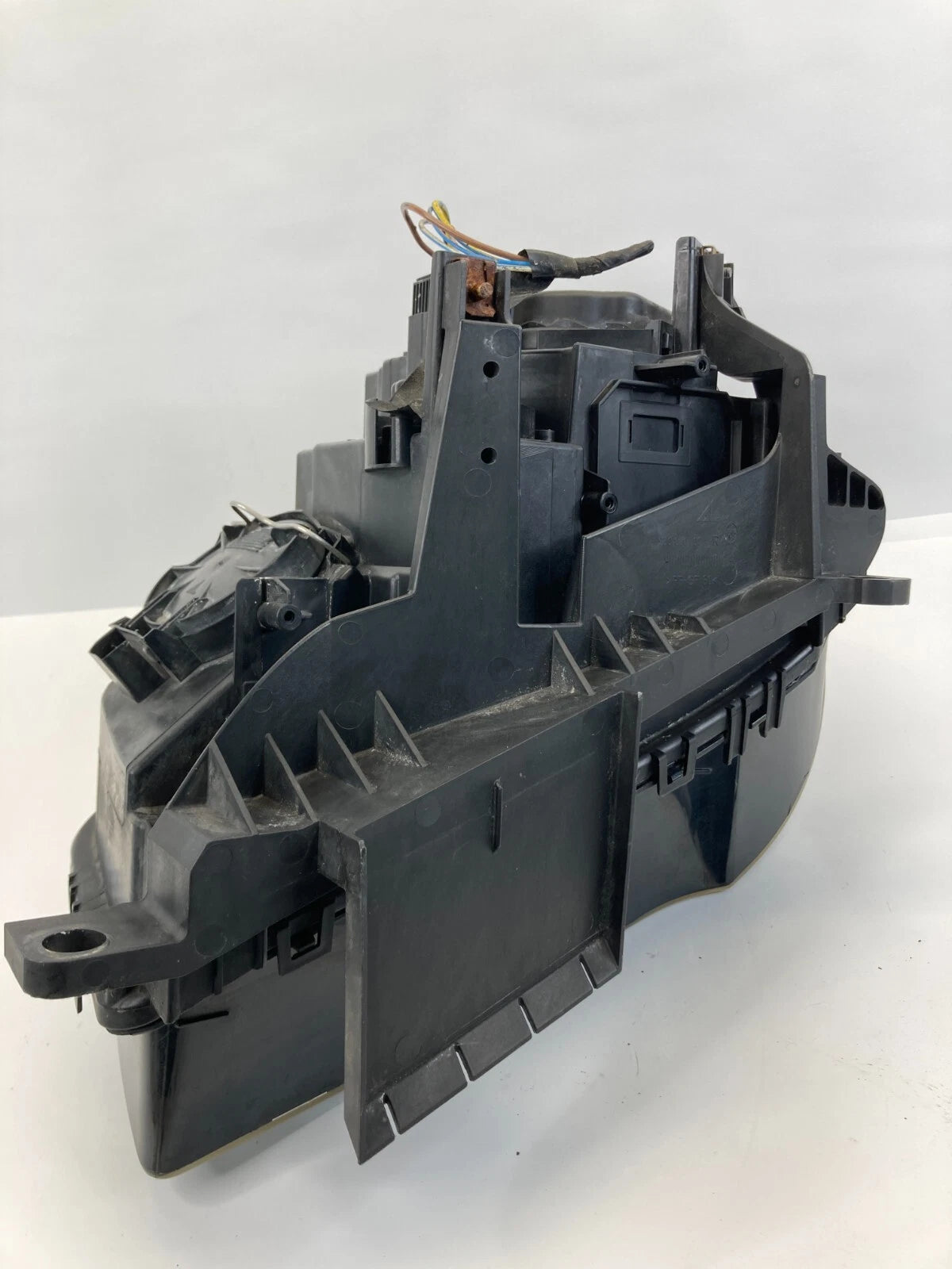 2004-2006 BMW X3 FRONT RIGHT PASSENGER HEADLIGHT HEADLAMP LAMP HALOGEN OEM