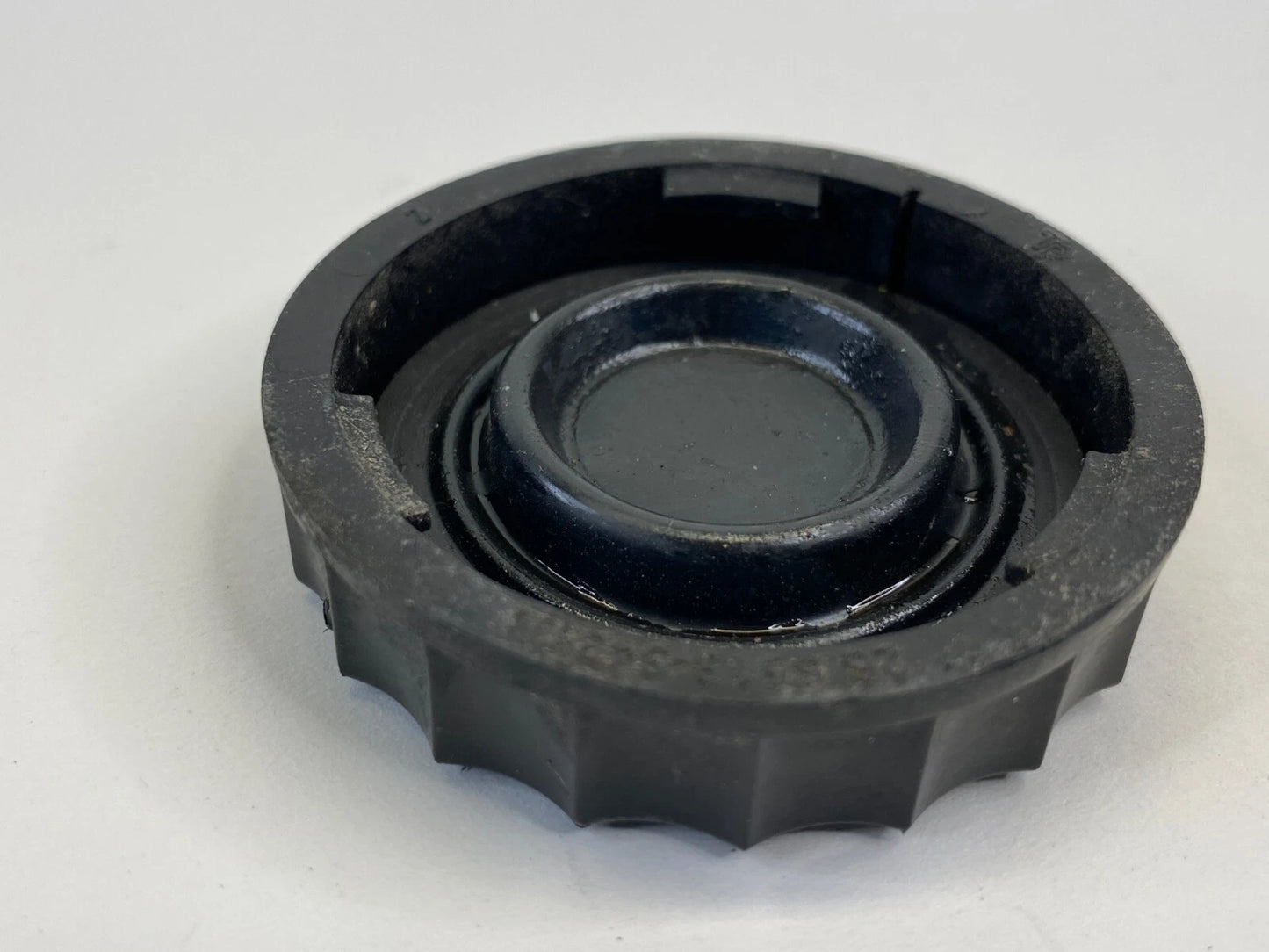 2013-2019 FORD TAURUS FLEX MASTER BRAKE CYLINDER FLUID RESERVOIR CAP OEM
