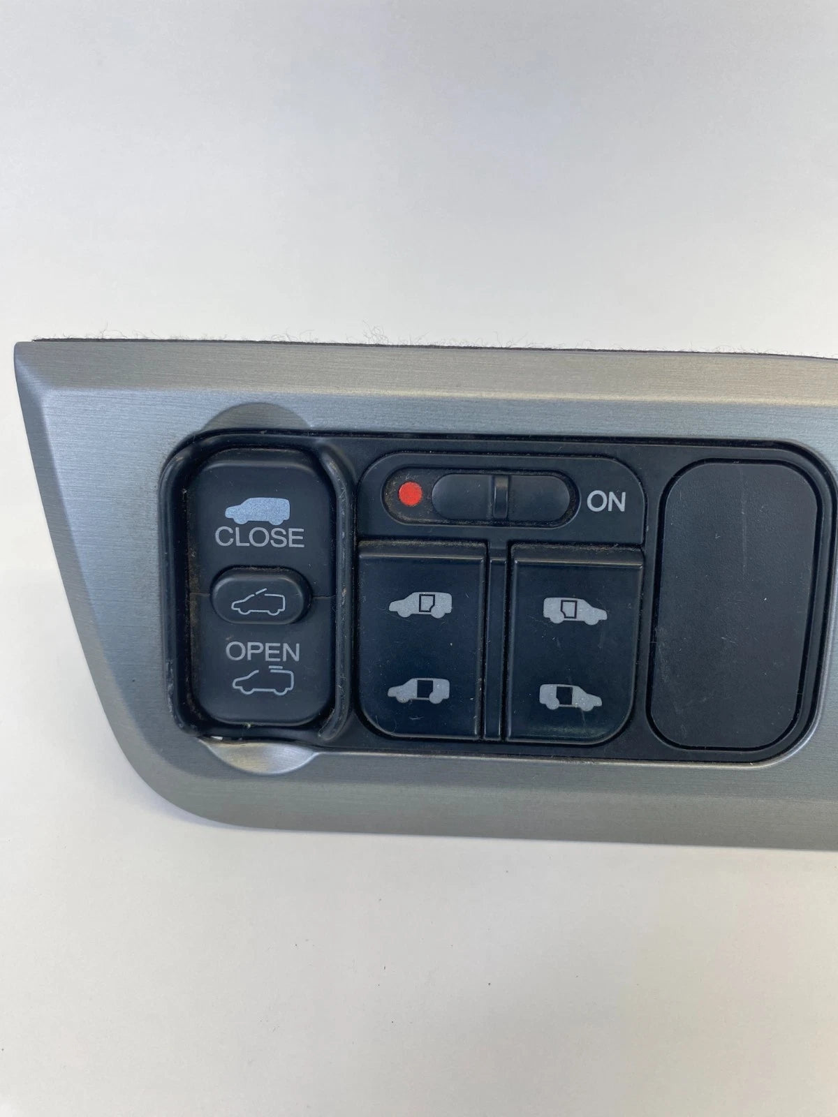 2005-2010 HONDA ODYSSEY SLIDING DOOR TRUNK RELEASE SWITCH BEZEL OEM 7720ASHJA411