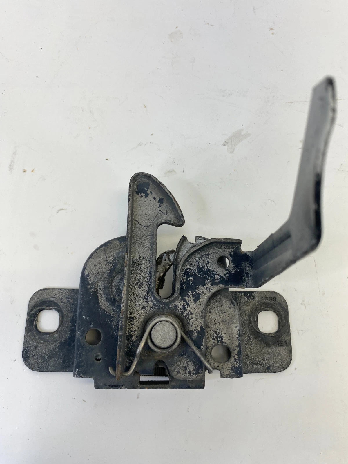 05-10 CHRYSLER 300 HOOD LOCK LATCH SAFETY CATCH ASSEMBLY FRONT UNIT OEM FACTORY