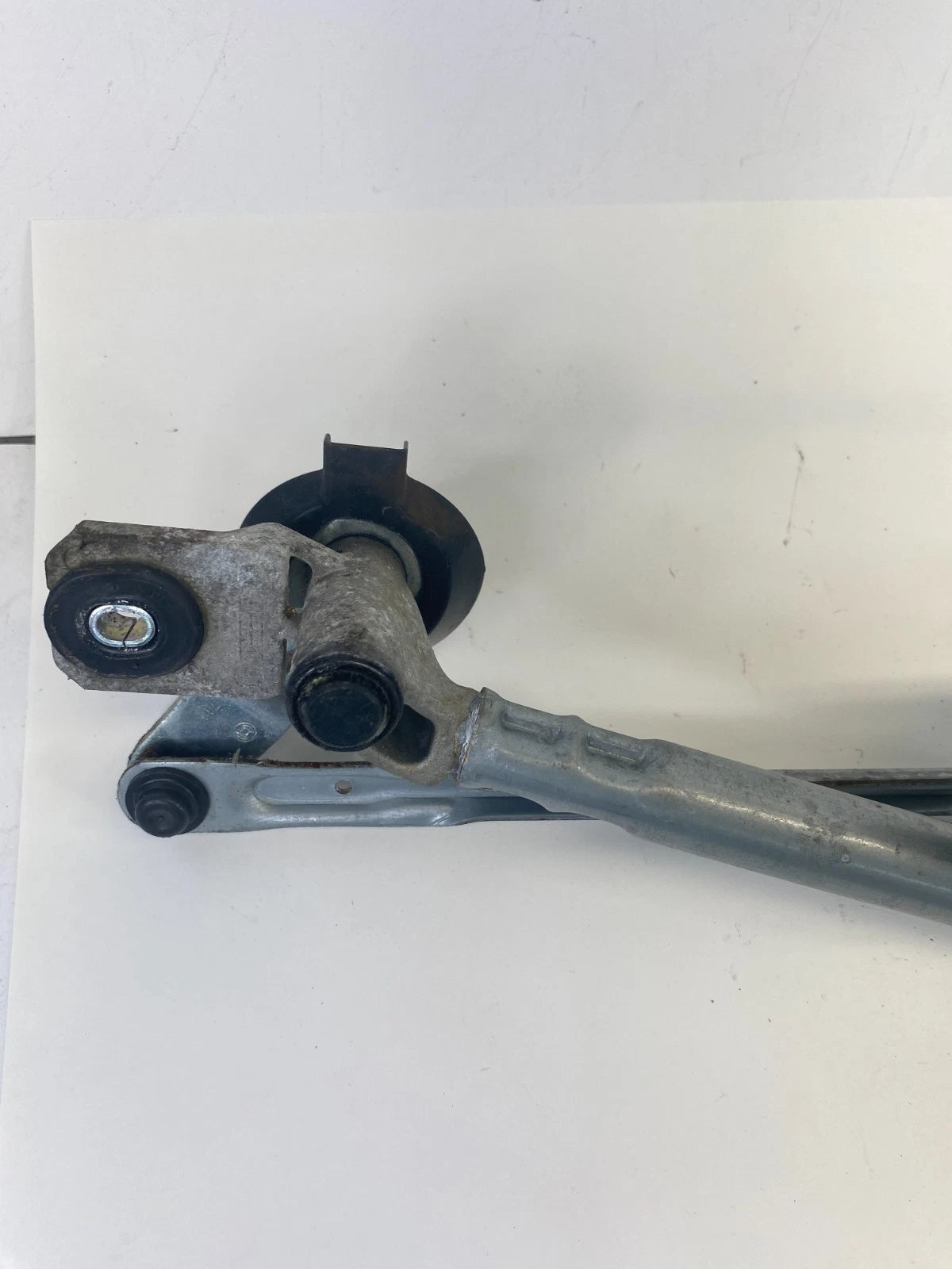 15 16 17 18 19 20 21 KIA SEDONA FRONT WINDSHIELD WIPER MOTOR W/ LINKAGE OEM