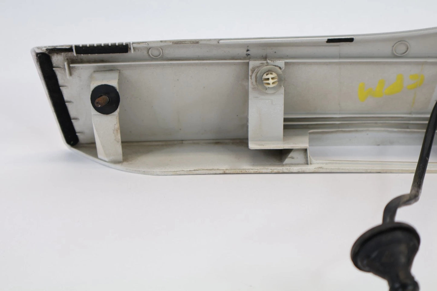 05-09 TOYOTA PRIUS REAR TRUNK LID MOLDING HANDLE GARNISH W EMBLEM OEM 7680147050