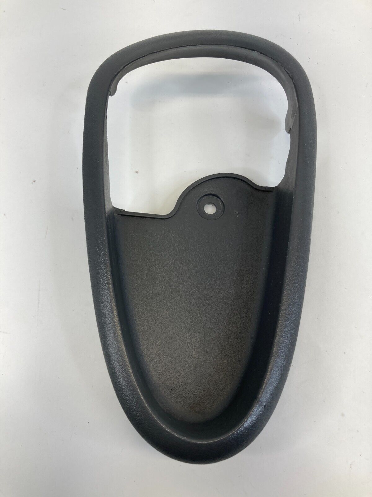 2001-2005 Pontiac Grand Am 4-DR Rear Left Inner Door Handle Bezel Trim 22617661