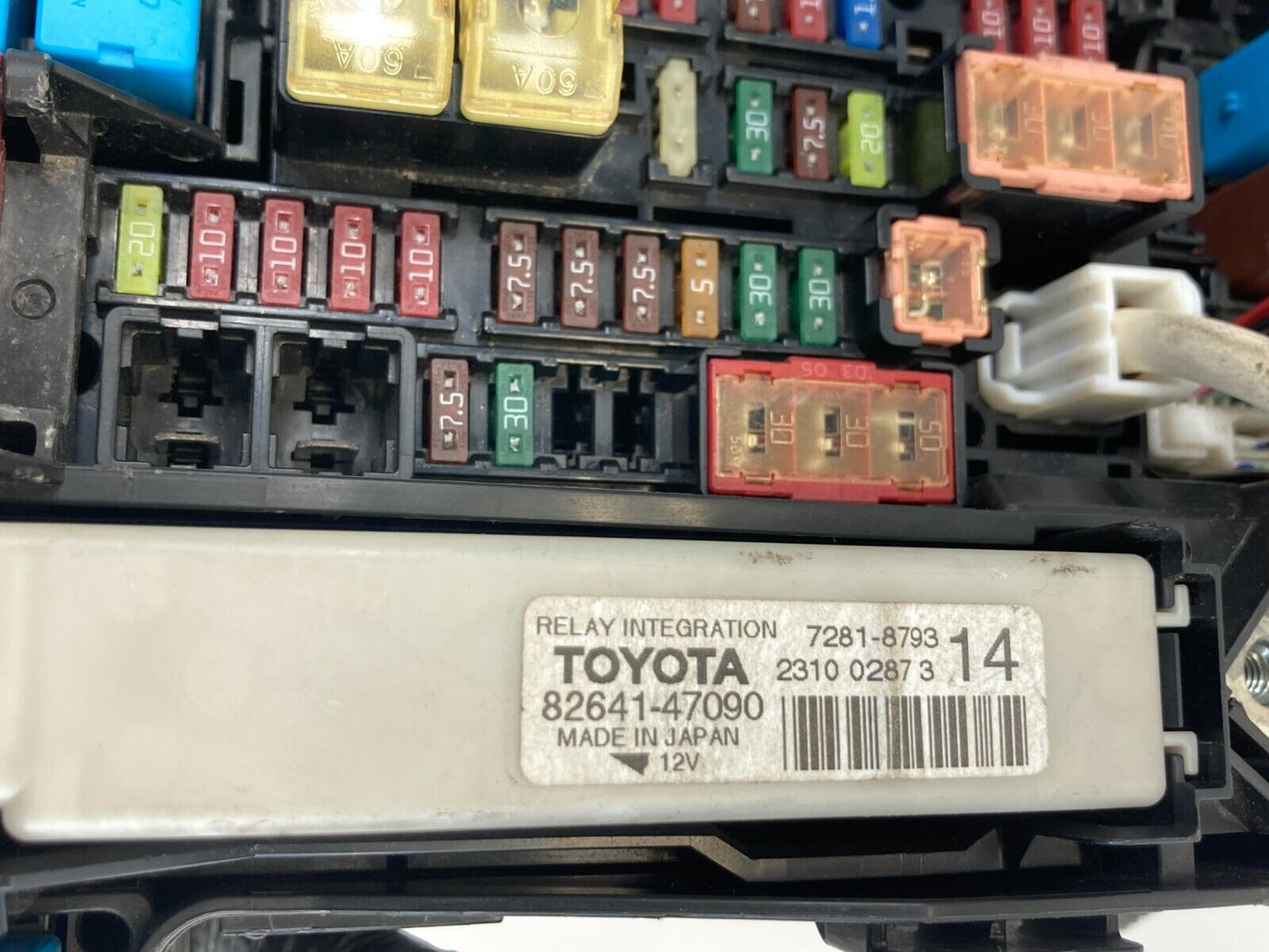 2012-2015 Toyota Prius 1.8L 16V Fuse Box Relay Junction Block 82641-47090 OEM