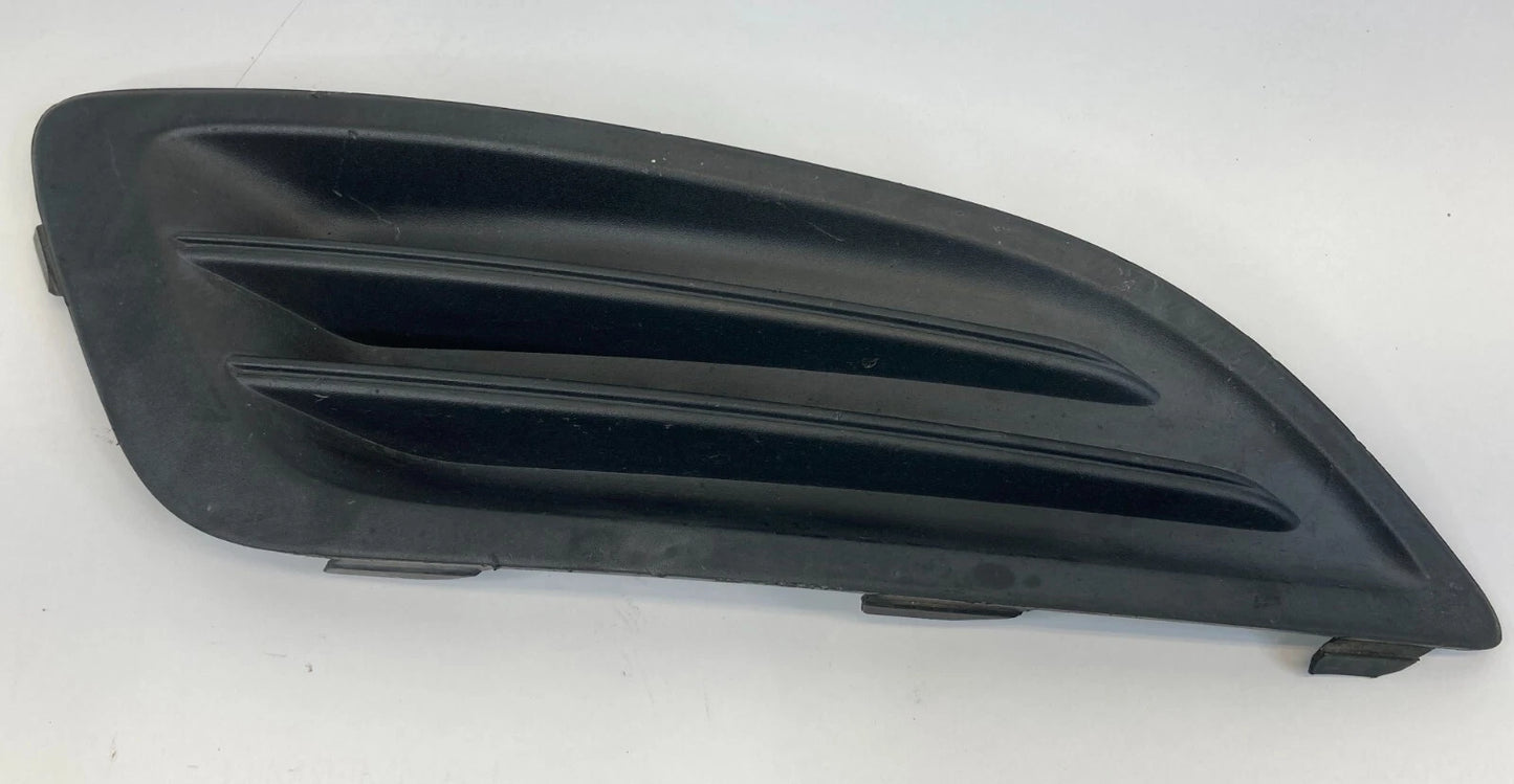 2014-2019 FORD FIESTA FRONT RIGHT PASSENGER FOG LIGHT COVER BEZEL D2BZ-15A266-A