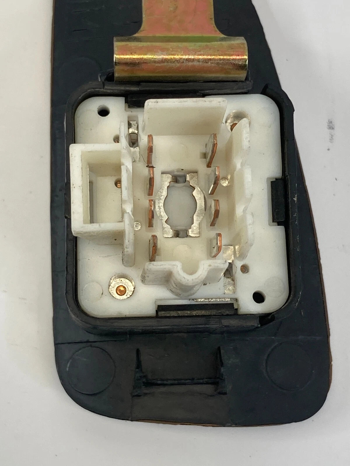 2004 2005 BUICK CENTURY REAR RIGHT SIDE DOOR POWER WINDOW SWITCH BUTTON 10262608