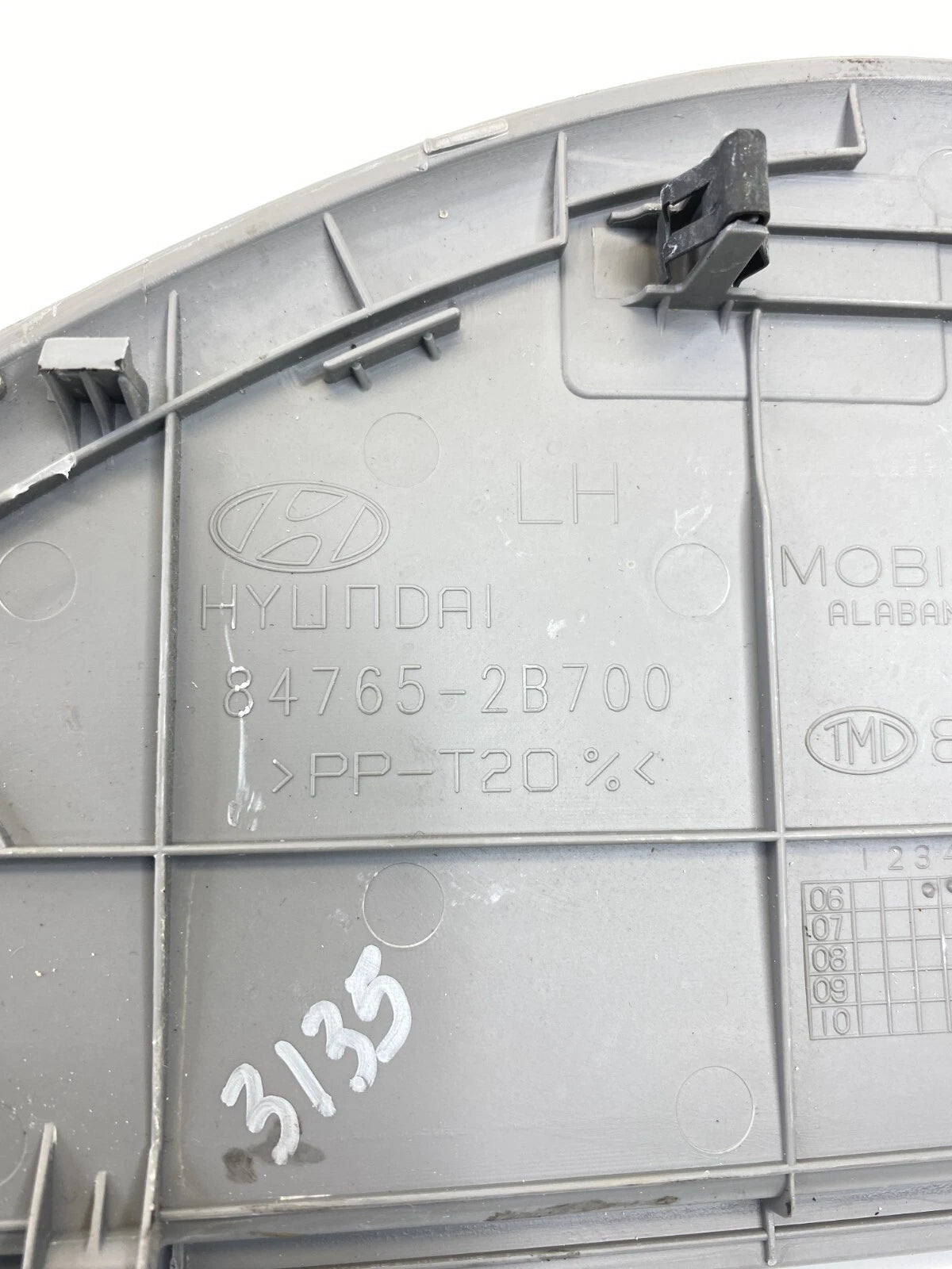 2007-2009 HYUNDAI SANTA FE FRONT LEFT SIDE DRIVER DASH END CAP 84765-2B700 OEM
