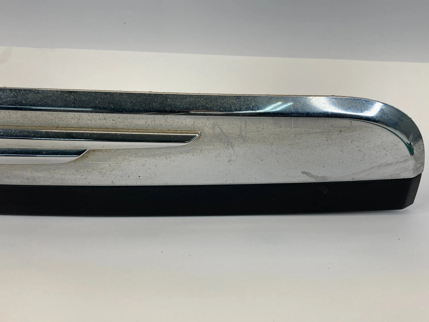 08-10 CHRYSLER TOWN & COUNTRY REAR LIFTGATE TAILGATE TRIM PANEL MOLDING CHROME