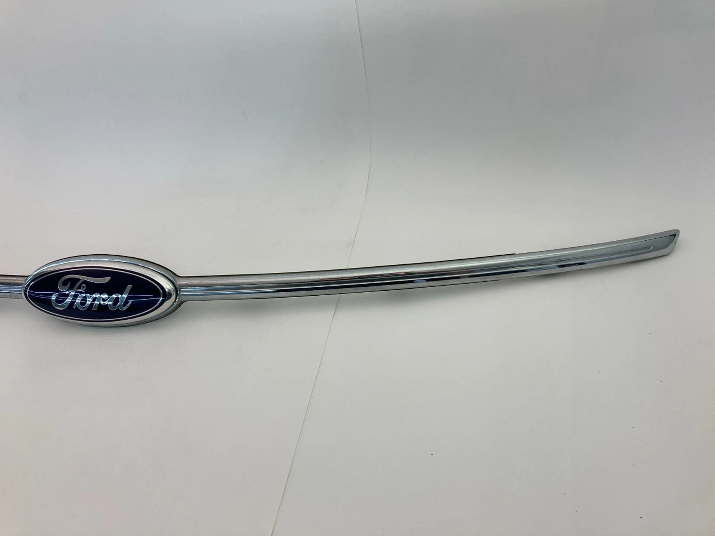 2013-2019 FORD TAURUS TRUNK LID MOLDING CHROME W/CAMERA HOLE DG13-54425A22A OEM