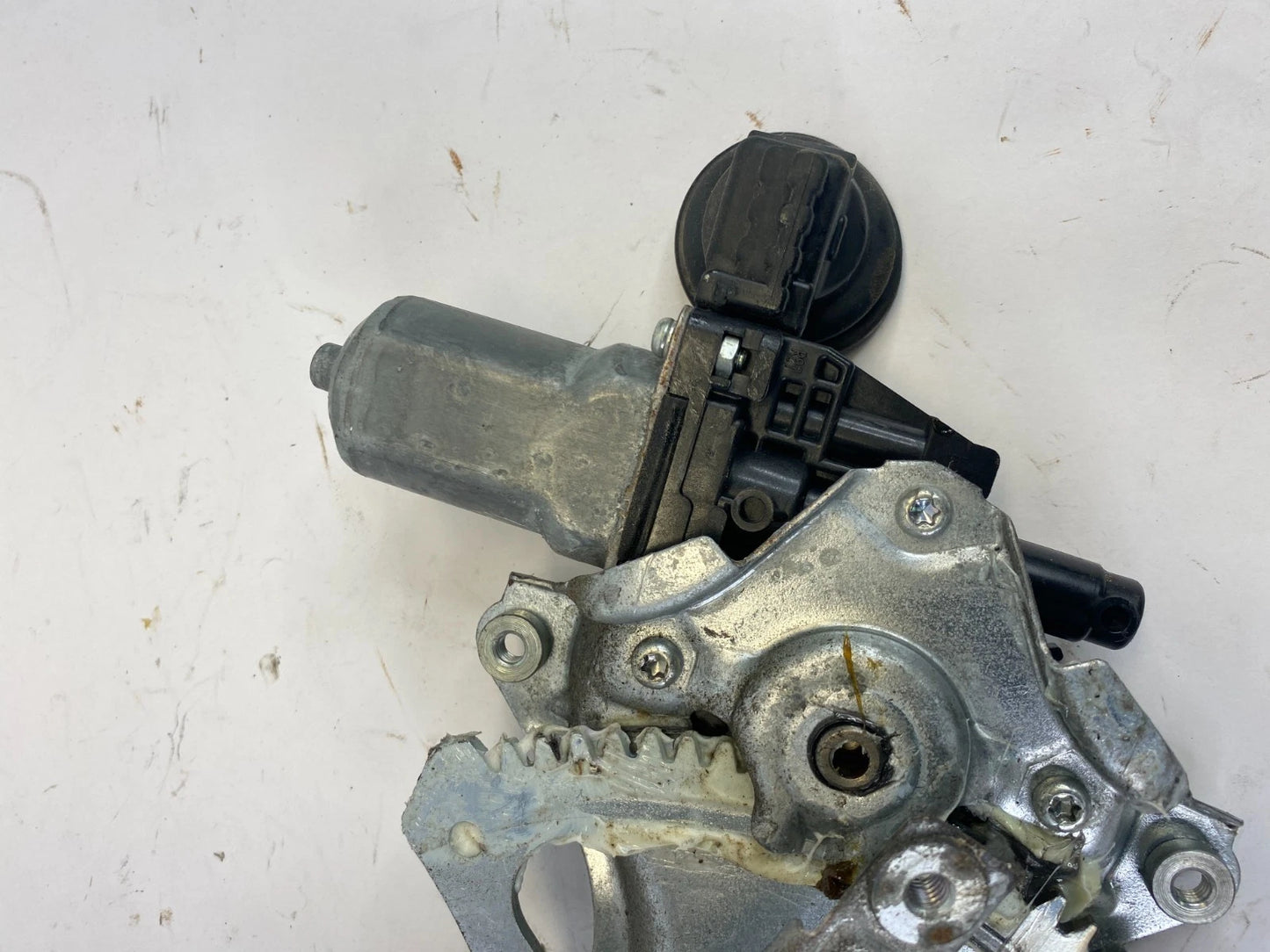 09-19 TOYOTA COROLLA FRONT RIGHT DOOR POWER WINDOW MOTOR REGULATOR 85710-AE010