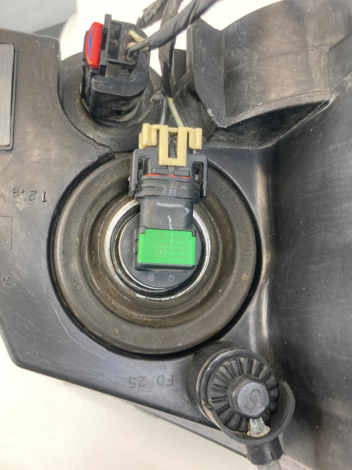 2009-2014 VW ROUTAN FRONT LEFT DRIVER SIDE HEADLIGHT HEADLAMP 05113439AD OEM