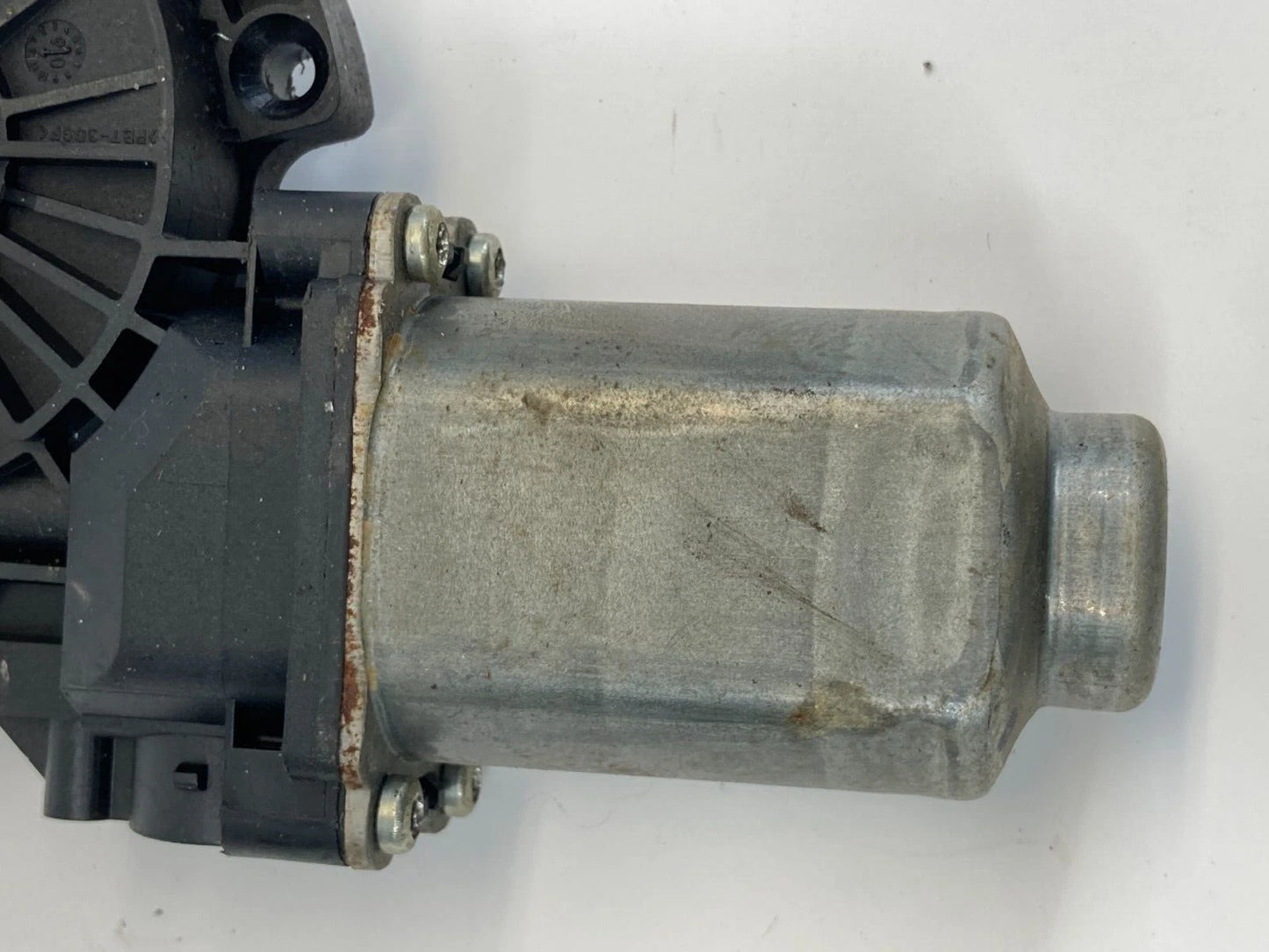 2006-2010 HYUNDAI SONATA REAR RIGHT SIDE PASSENGER POWER WINDOW MOTOR OEM 400899