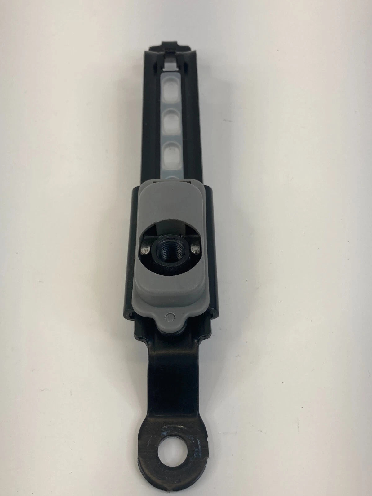 04 05 06 07 TOYOTA HIGHLANDER FRONT RIGHT SIDE SEAT BELT HEIGHT ADJUSTER OEM