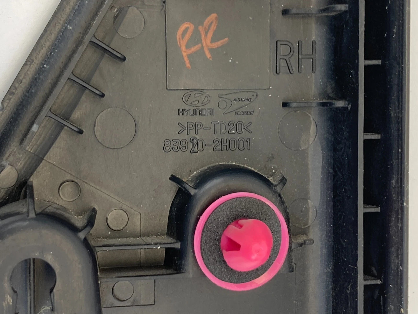 2009 2010 HYUNDAI ELANTRA REAR RIGHT BACK DOOR INNER DELTA CORNER 83920-2H001