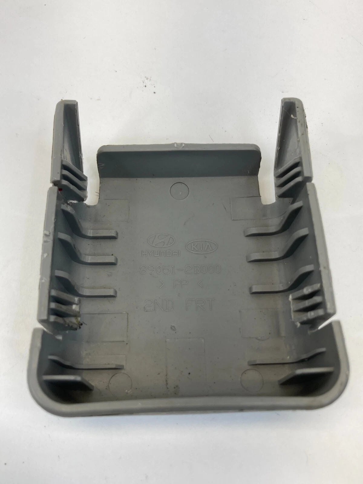 2006-2009 HYUNDAI SANTA FE FRONT RIGHT SEAT FOOT TRIM COVER 89051-2B000 OEM