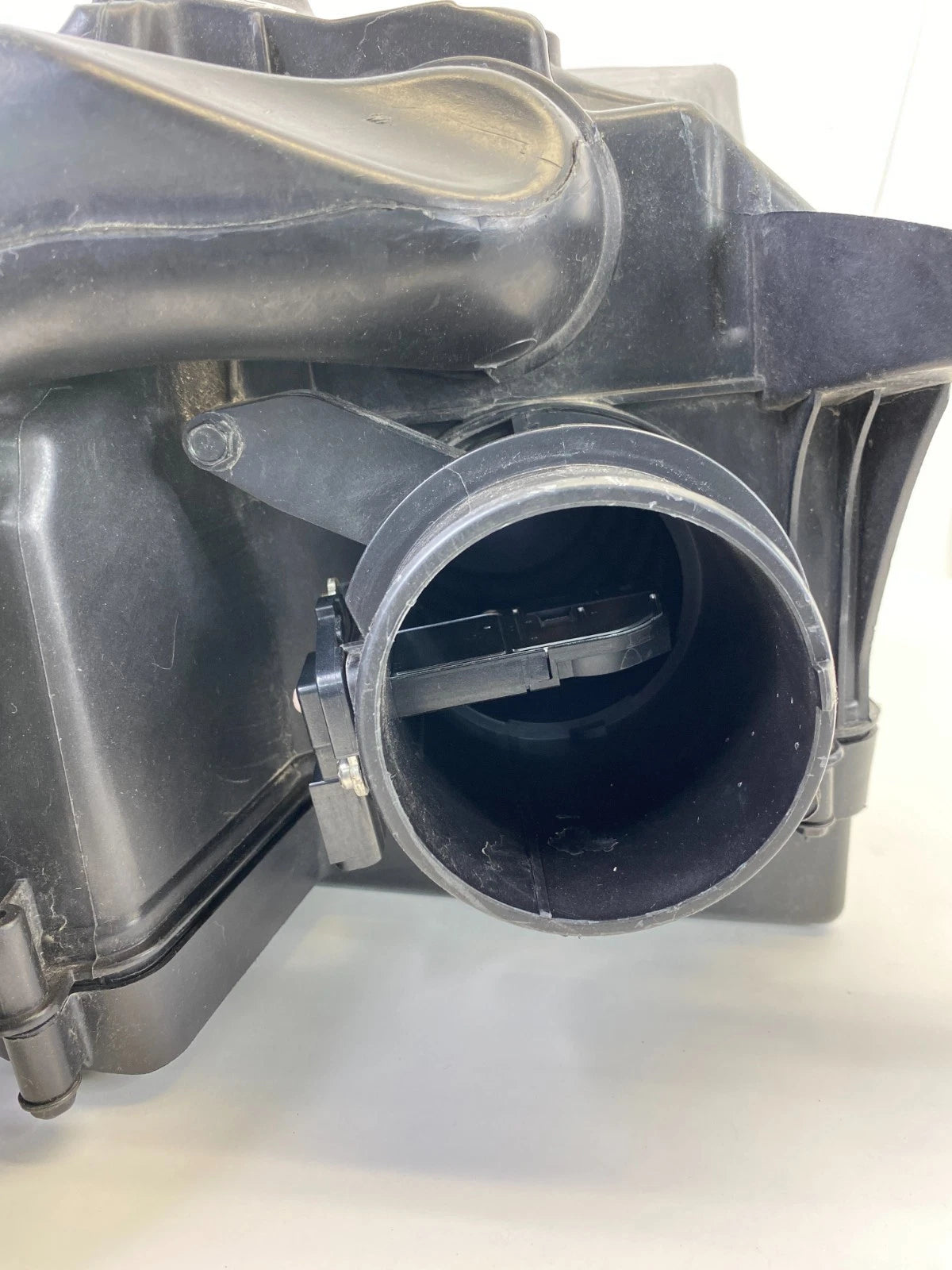 2012-2018 FORD FOCUS 2.0L L4 A/T AIR INTAKE CLEANER FILTER BOX ASSY BV6Z-9600