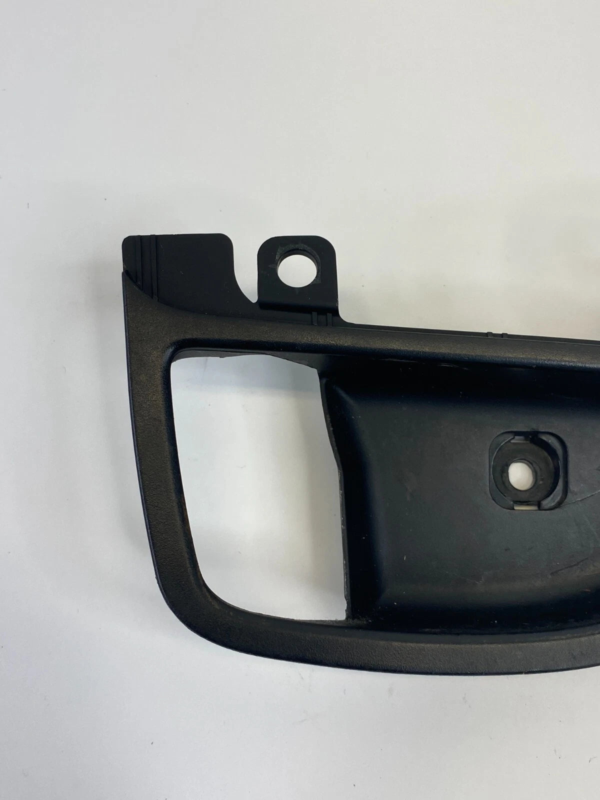 11-16 HYUNDAI ELANTRA FRONT LEFT DRIVER SIDE INNER DOOR HANDLE BEZEL 82611-MD000