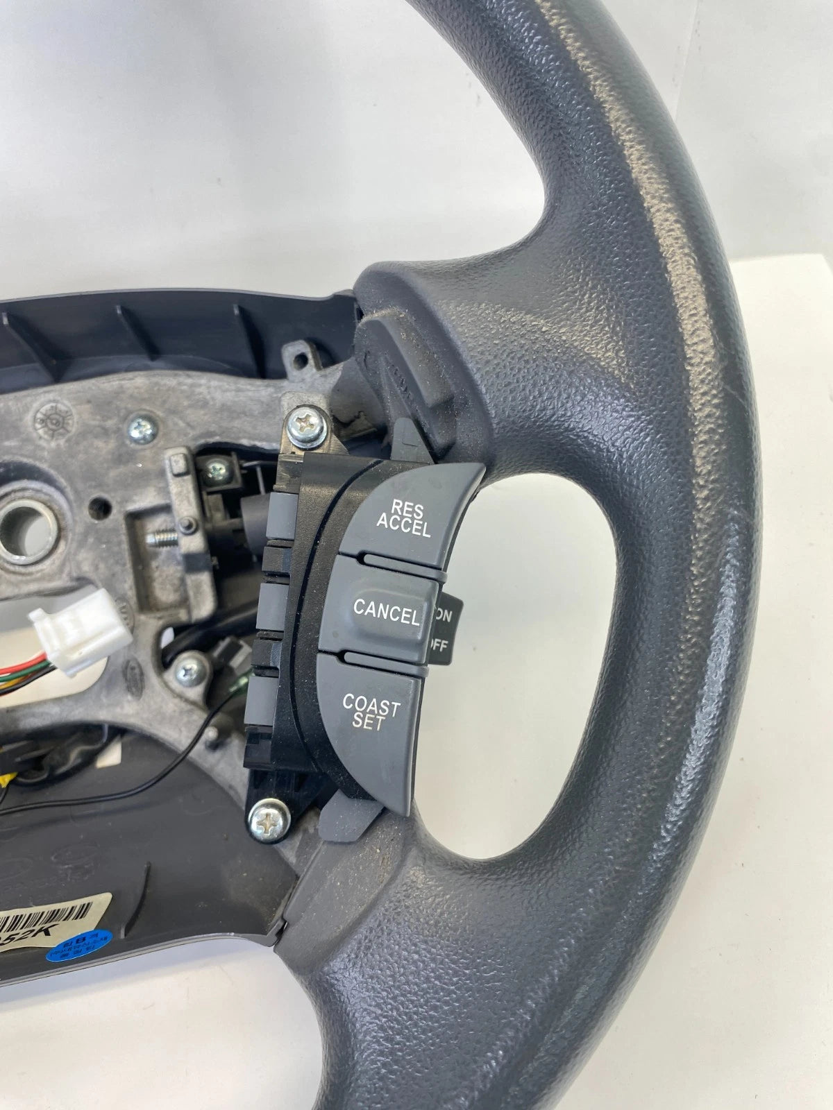 2006-2014 KIA SEDONA STEERING WHEEL W/ CRUISE CONTROL SWITCH 50110-2G500 OEM