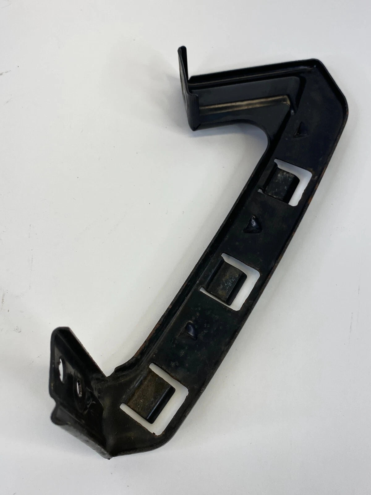 2014-2016 KIA FORTE FORTE5 FRONT LEFT DRIVER BUMPER RETAINER BRACKET COVER OEM