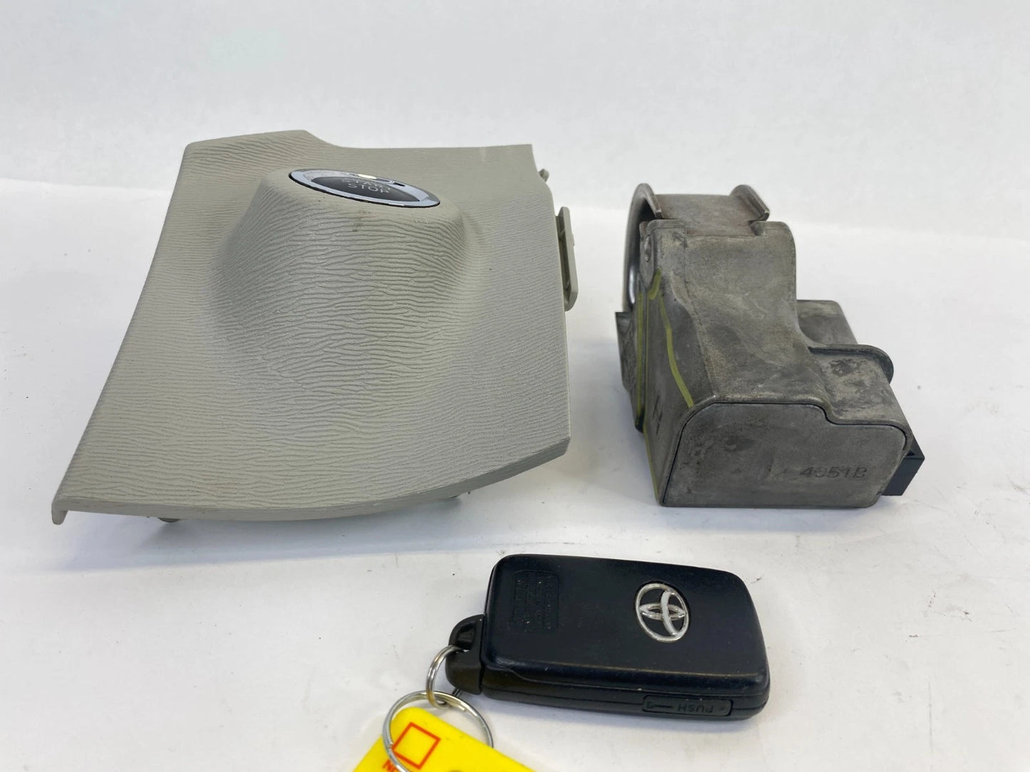 2009-2015 TOYOTA VENZA IGNITION START/STOP BUTTON SWITCH ACTUATOR W/ BEZEL TRIM