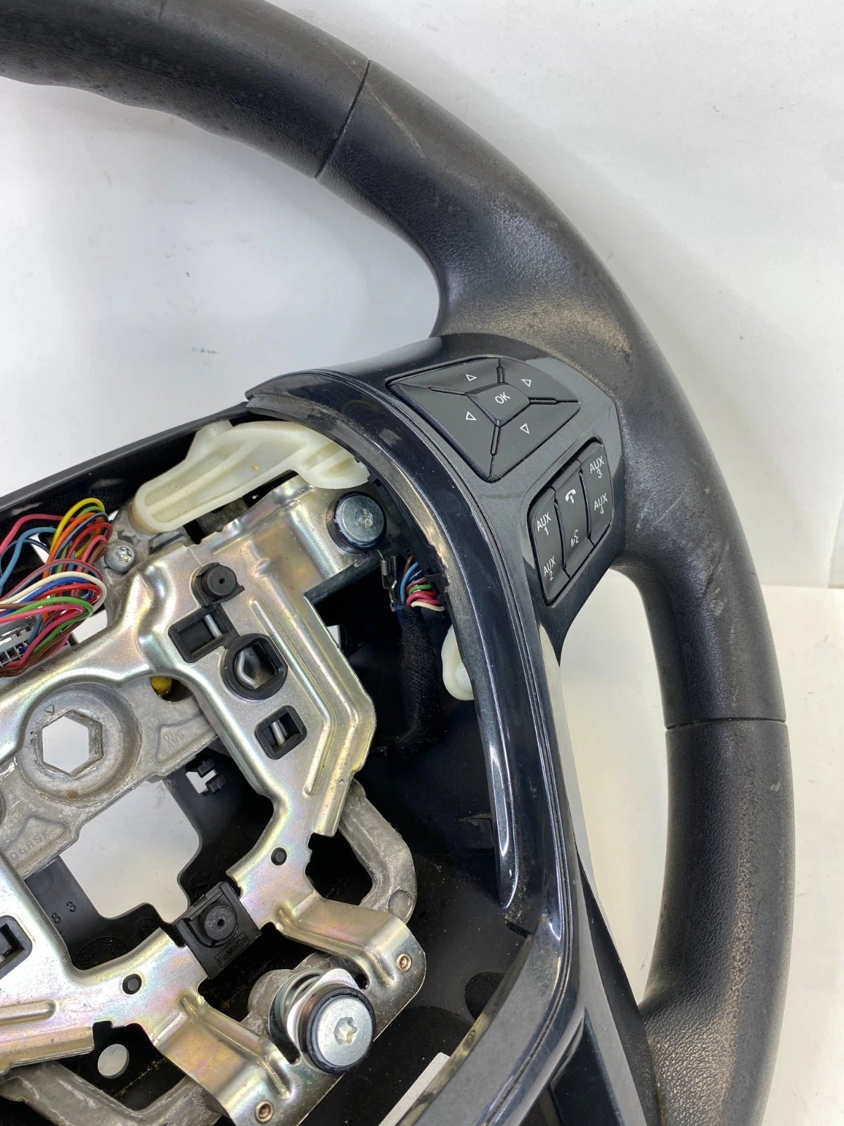 2016-2019 FORD EXPLORER 2016-2019 FORD INTERCEPTOR UTILITY STEERING WHEEL OEM