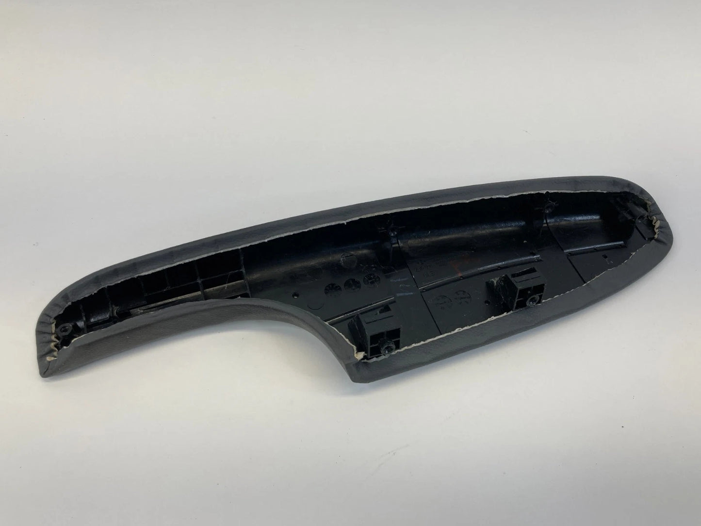 2011-2014 HYUNDAI SONATA FRONT RIGHT SIDE INTERIOR DOOR ARMREST PANEL DARK GRAY