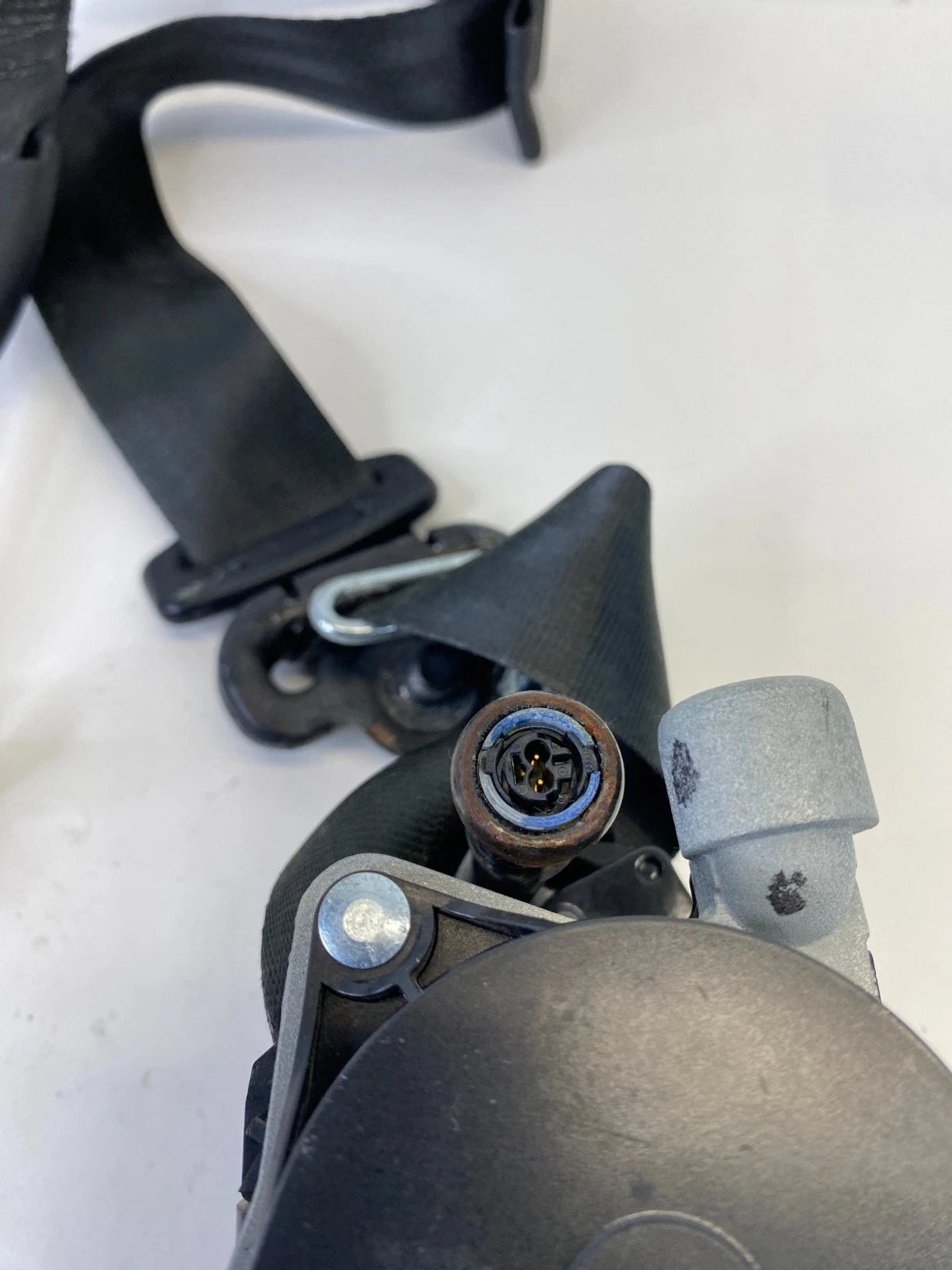 2013-2018 FORD FOCUS FRONT RIGHT PASSENGER SEAT BELT RETRACTOR SHOULDER LAP OEM