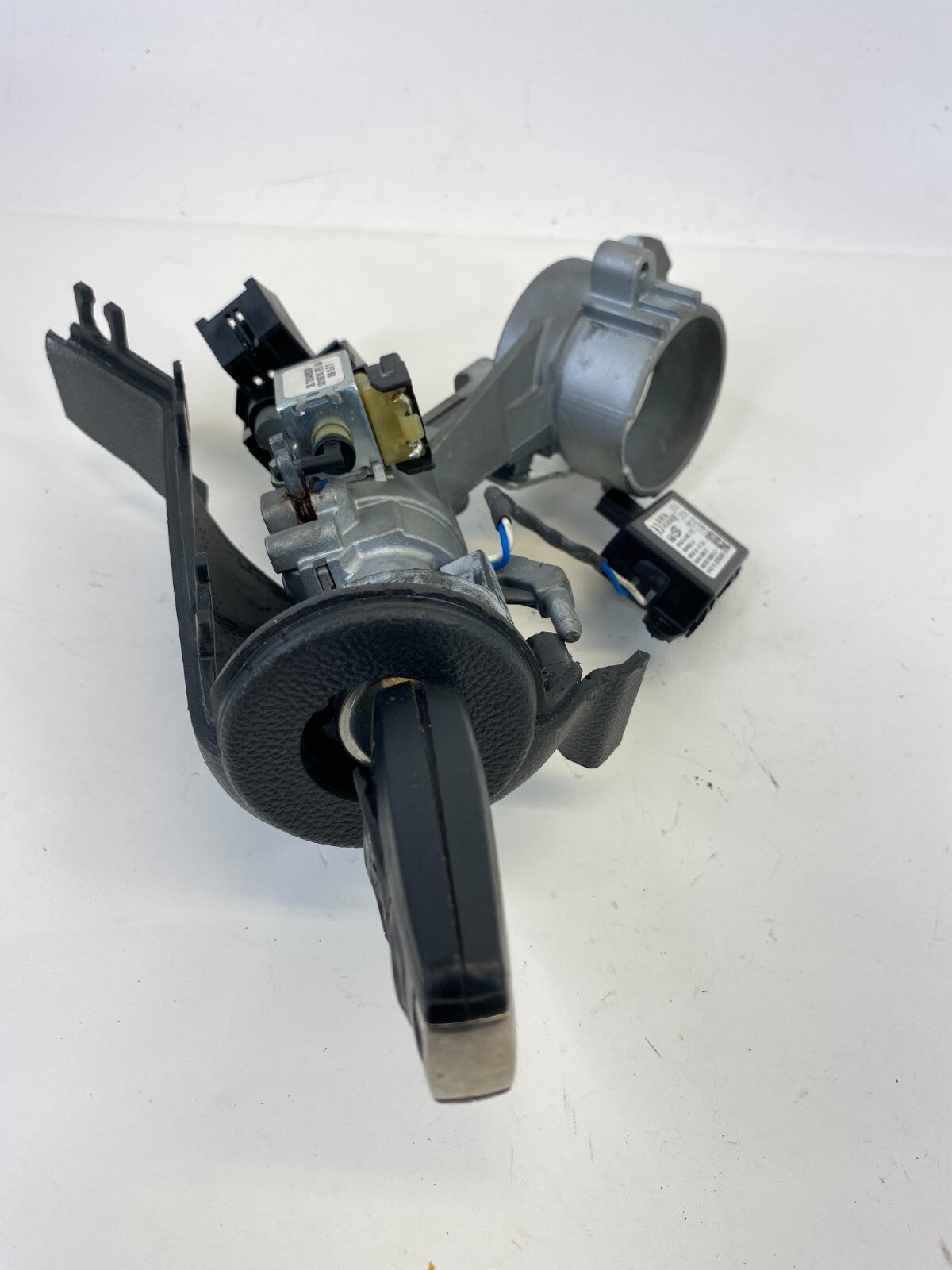 2011-2016 Chevy Cruze Auto T Ignition Switch Lock Cylinder W/ Key 13504286 OEM