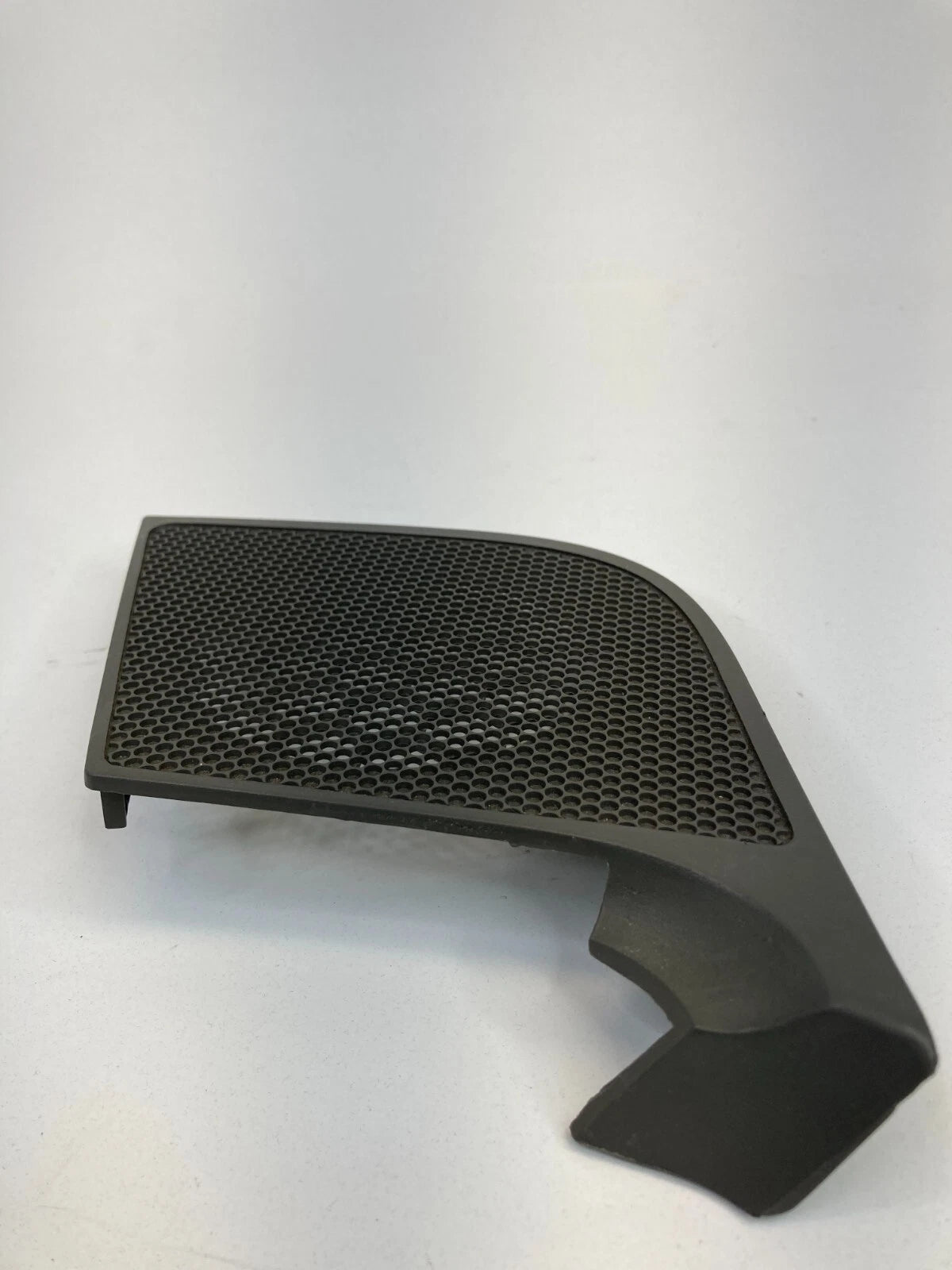 2005-2010 JEEP GRAND CHEROKEE FRONT LEFT DASH SPEAKER GRILL COVER TRIM 5KB01TRM