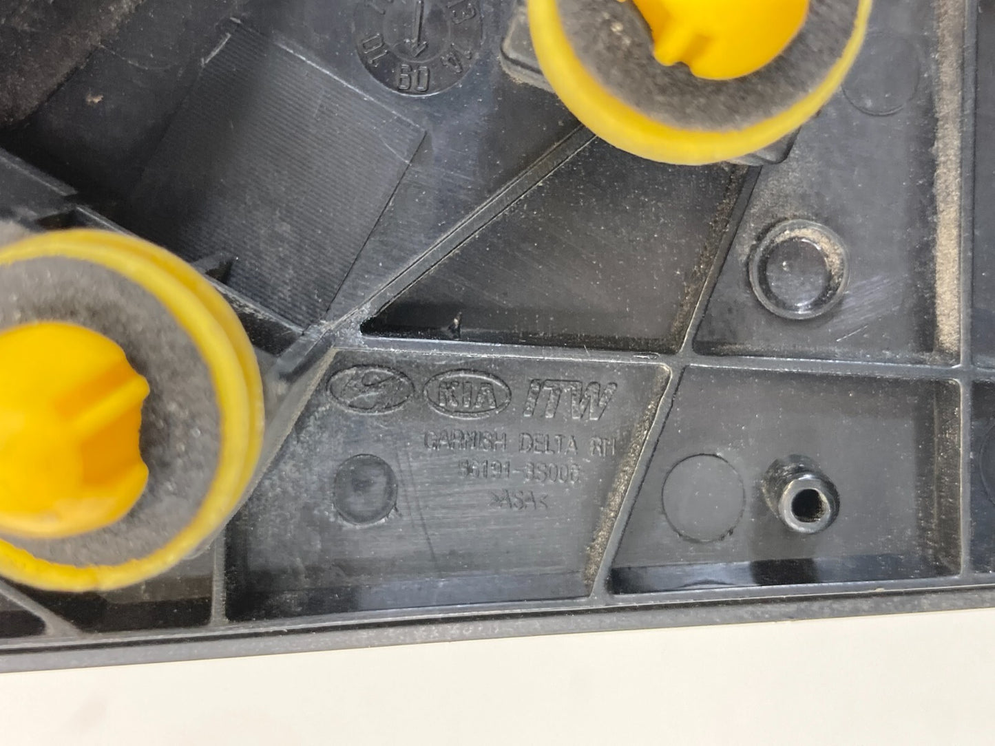 2011-2014 Hyundai Sonata Front Right Side Exterior Fender Pillar Trim Molding