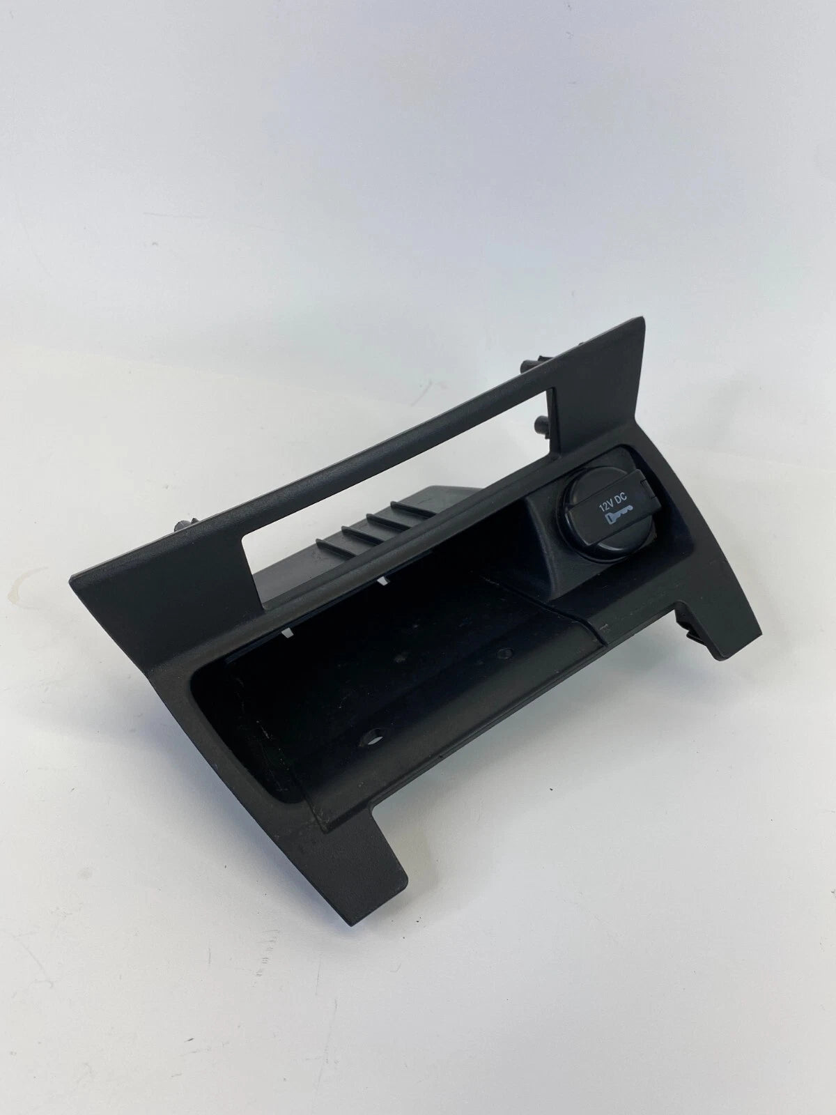 2010-2012 DODGE CALIBER CENTER FRONT CENTER DASH COMPARTMENT W/ POWER OUTLET OEM