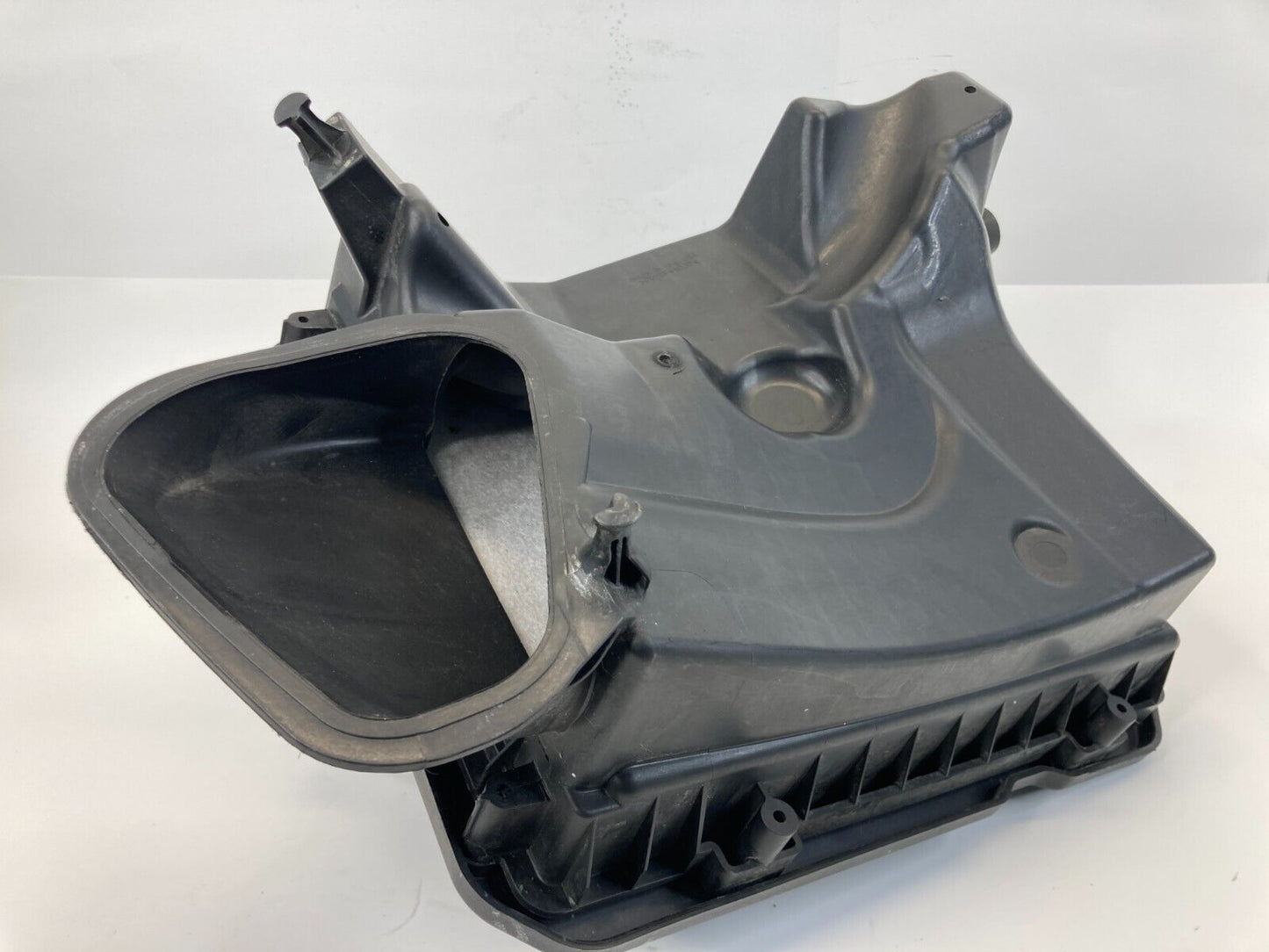 2014-2017 Buick Regal 2.0L L4 AT Air Intake Cleaner Box Housing Cover 20787043