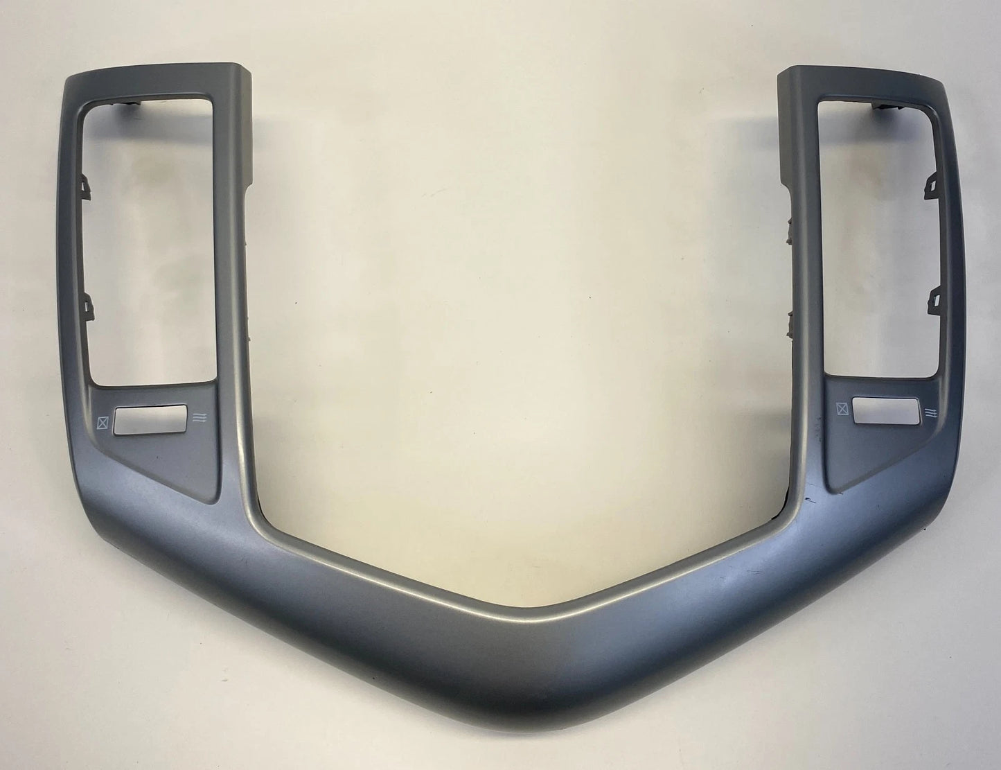 2011-2016 CHEVROLET CRUZE DASH RADIO SURROUND BEZEL TRIM PANEL OEM 94567907