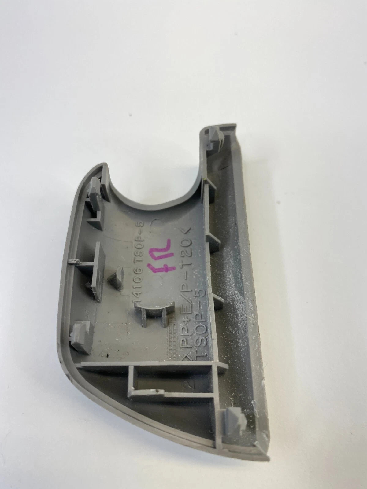 2004 2005 TOYOTA RAV4 FRONT RIGHT SEAT BELT UPPER COVER TRIM CAP 14106TS0P5 OEM