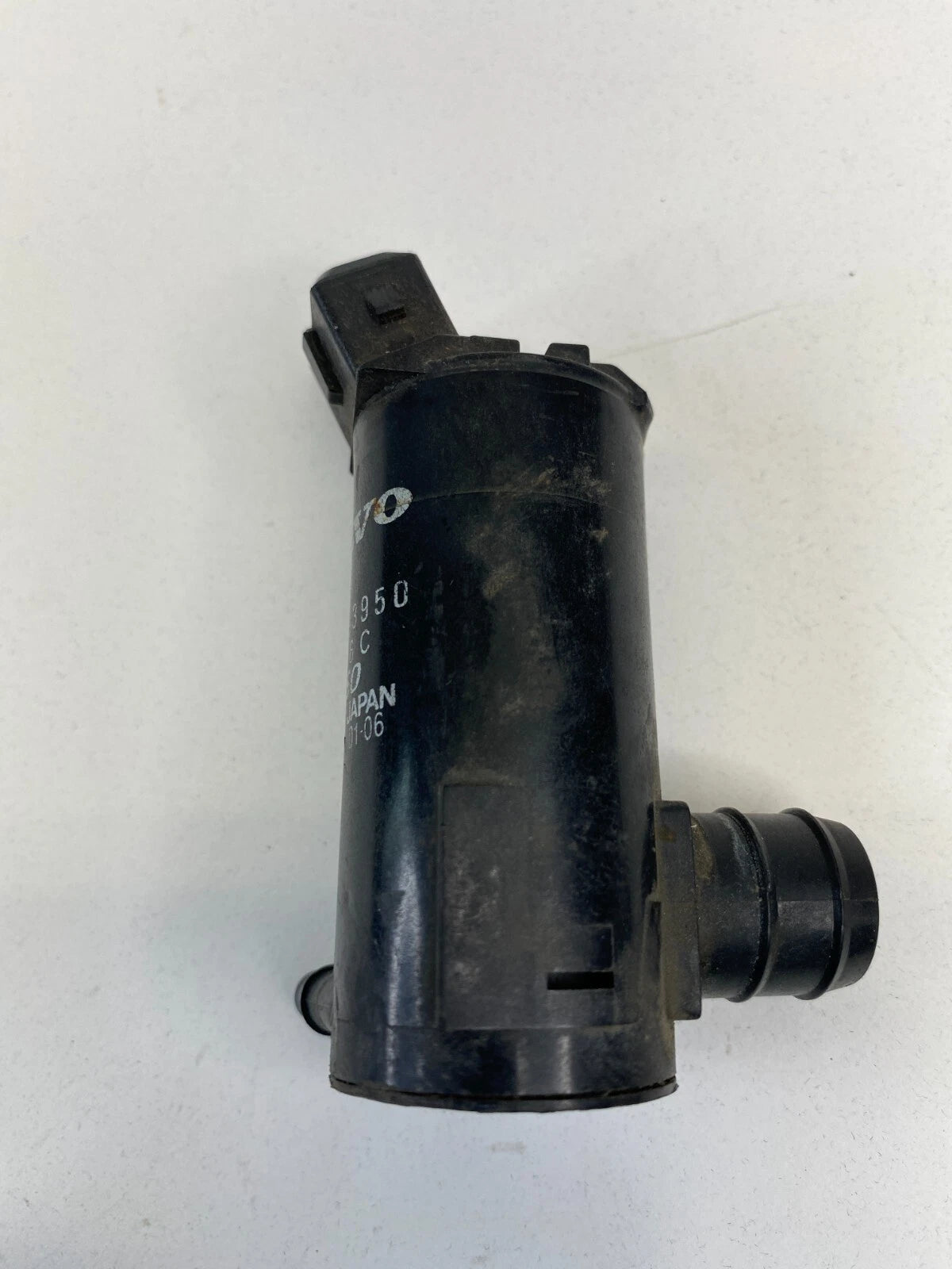 2001-2004 VOLVO S60 FRONT OR REAR WINDSHIELD WASHER PUMP ASSEMBLY 9169611 OEM