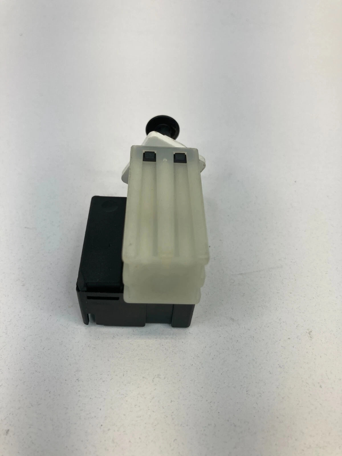 2005 06 07 08 09 2010 JEEP GRAND CHEROKEE BRAKE LIGHT STOP LAMP SWITCH