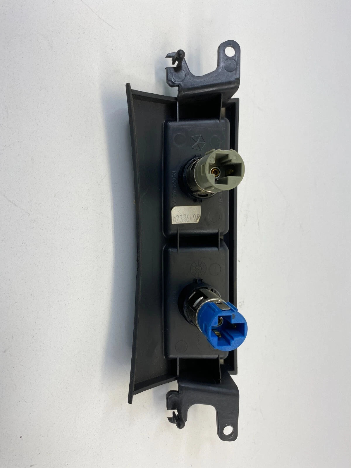 2004-2008 CHRYSLER PACIFICA FRONT CENTER DASH PANEL DUAL POWER OUTLET ASSEMBLY