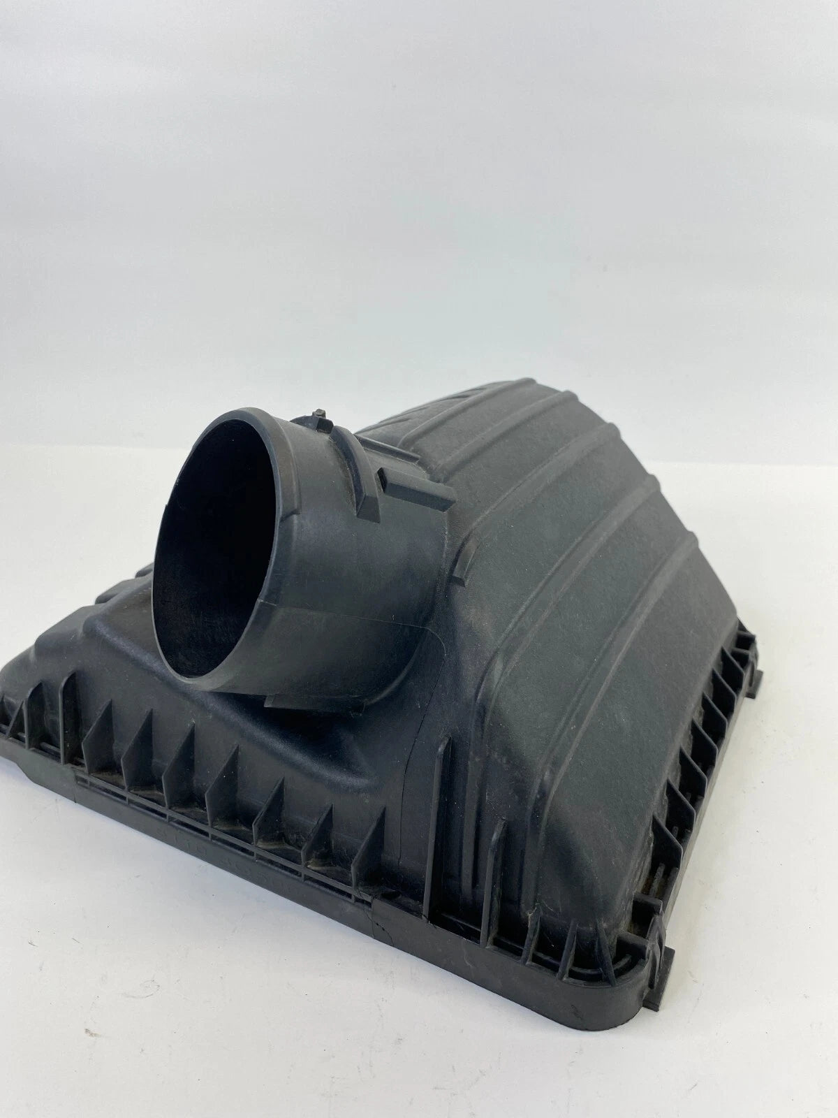 11-14 HYUNDAI SONATA 2.0L AT AIR INTAKE CLEANER BOX UPPER COVER TRIM 28111-3Q500