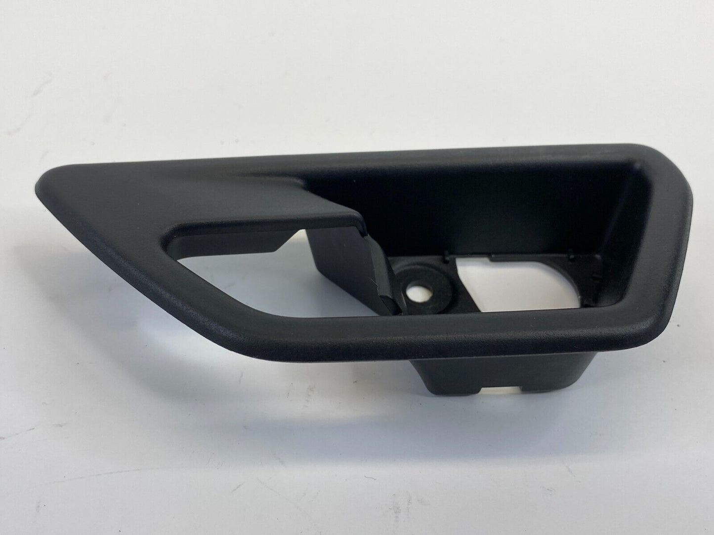 2009 2010 Dodge Journey Rear Left Interior Door Handle Bezel Trim 100000257