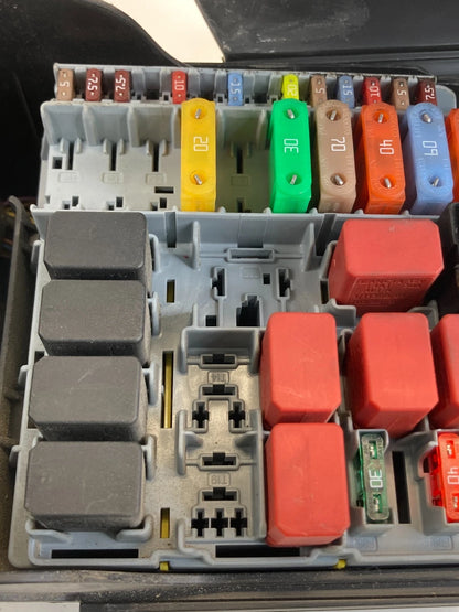 2012-2017 FIAT 500 A/T ENGINE FUSE RELAY BOX FUSEBOX COMPARTMENT OEM