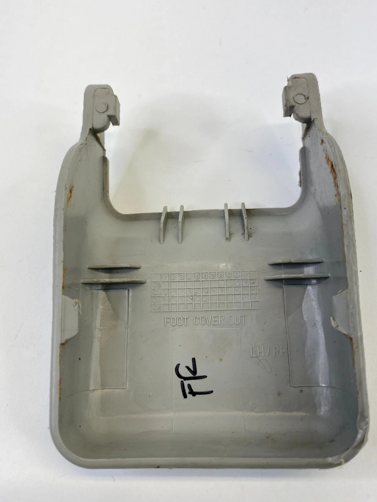 2004-2006 KIA SPECTRA FRONT RIGHT PASSENGER SEAT TRACK FOOT COVER OUTSIDE OEM