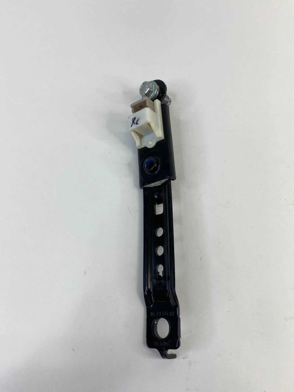 2011-2016 HYUNDAI ELANTRA REAR LEFT SEAT BELT ADJUSTER HEIGHT BRACKET SUPPORT